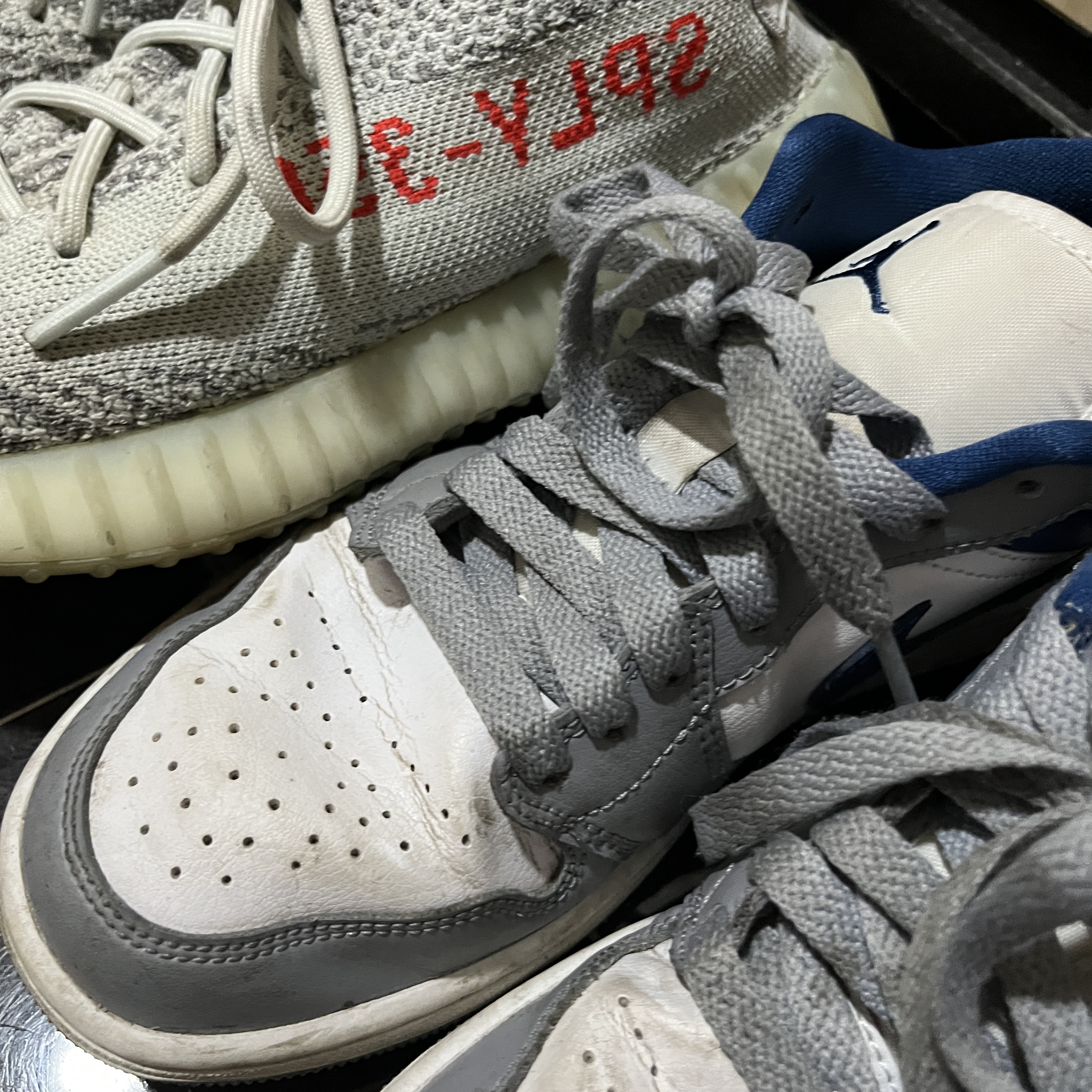 (W) Jordan 1 Low White Grey Blue, Adidas Yeezy Boost 350 V2 Blue Tint 2017 착용 스타일