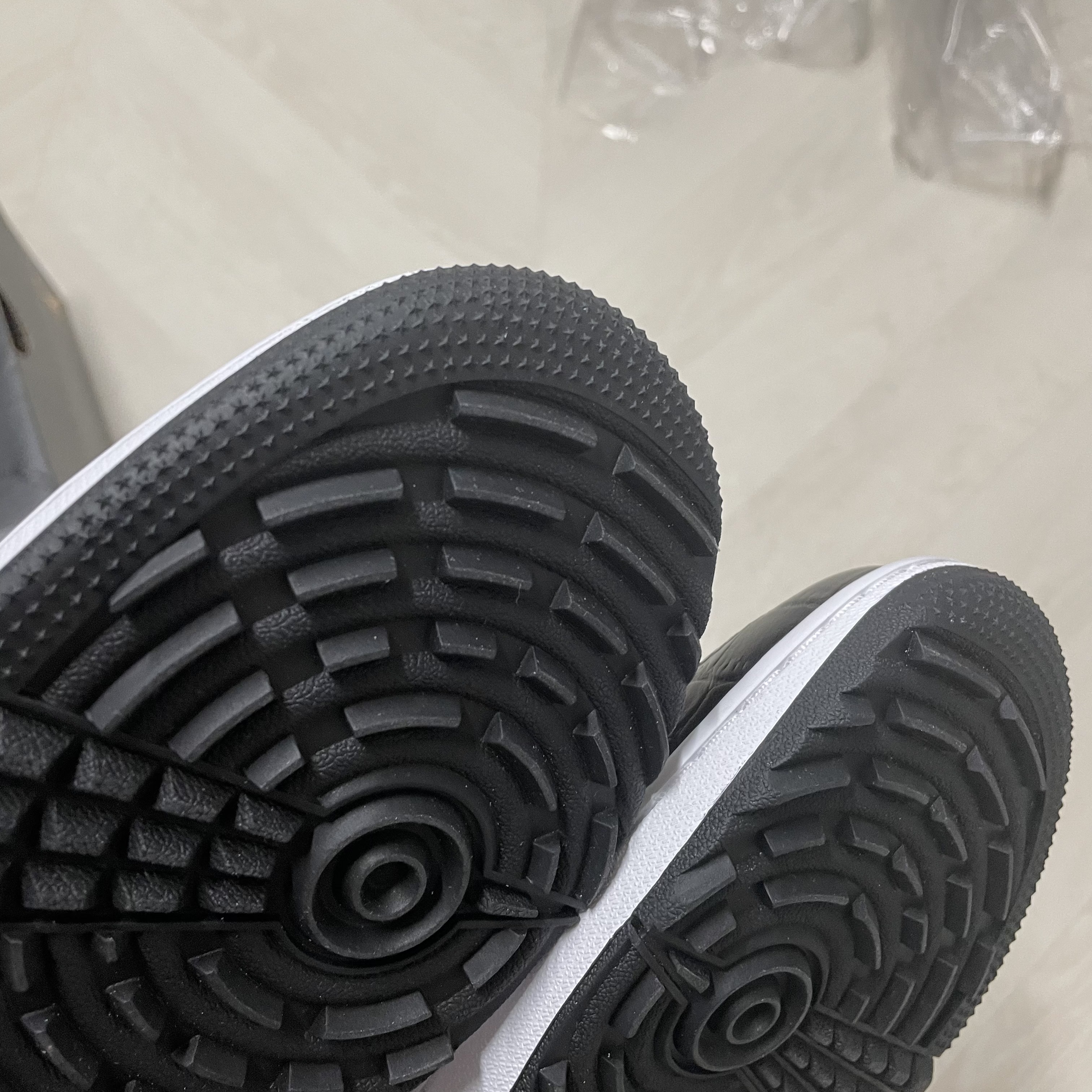 Jordan 1 Low Golf Black Iron Grey 착용 스타일 - 2