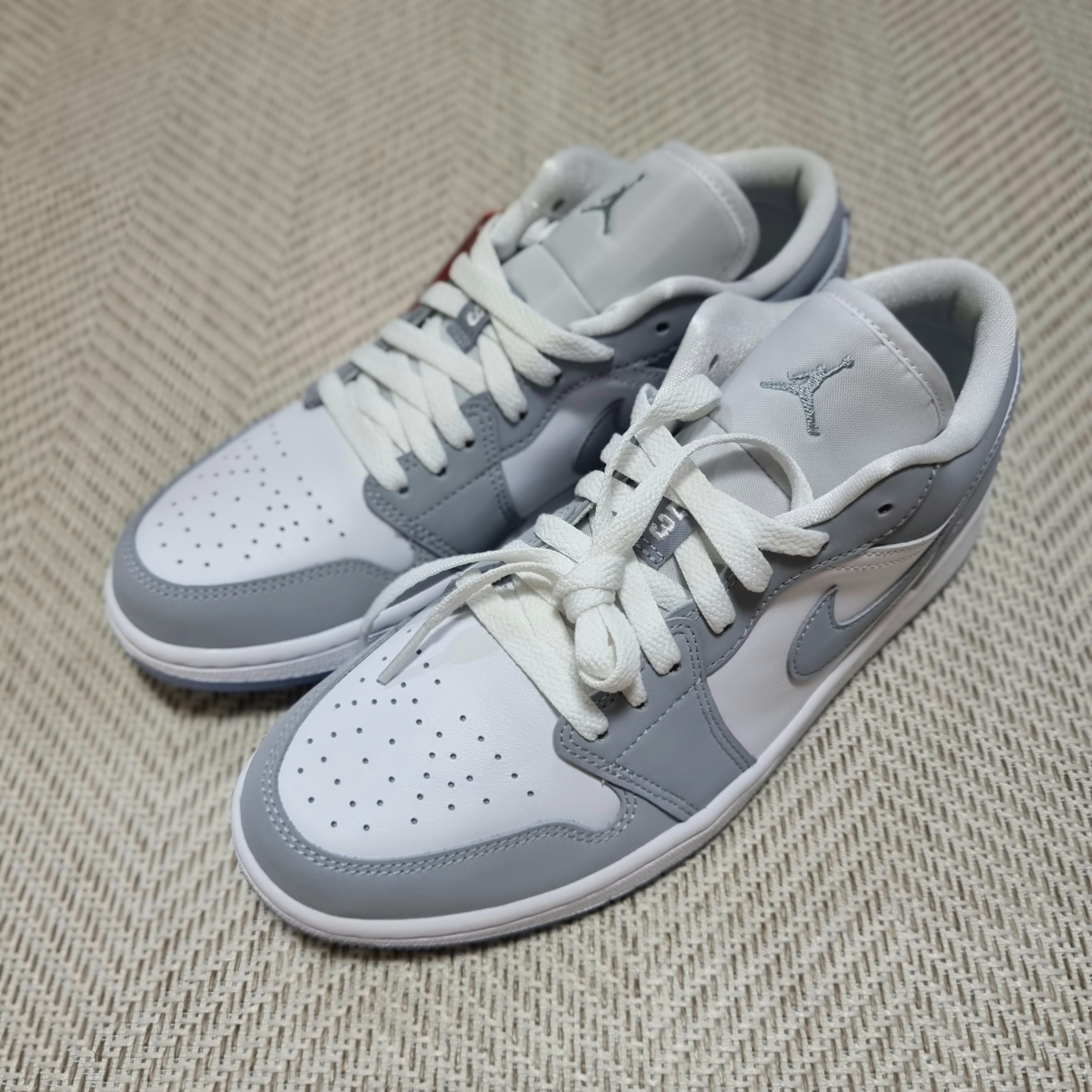 (W) Jordan 1 Low White Wolf Grey 착용 스타일