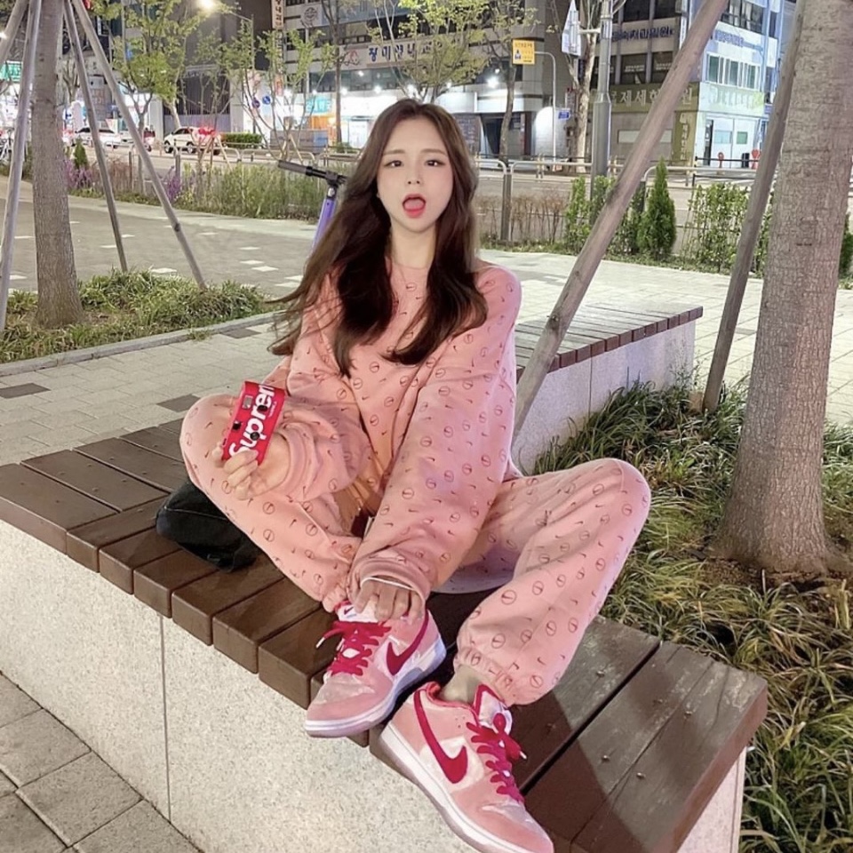 Supreme Yashica MF-1 Camera Red - 21SS, Nike x StrangeLove SB Dunk Low Pink (Regular Box) 착용 스타일