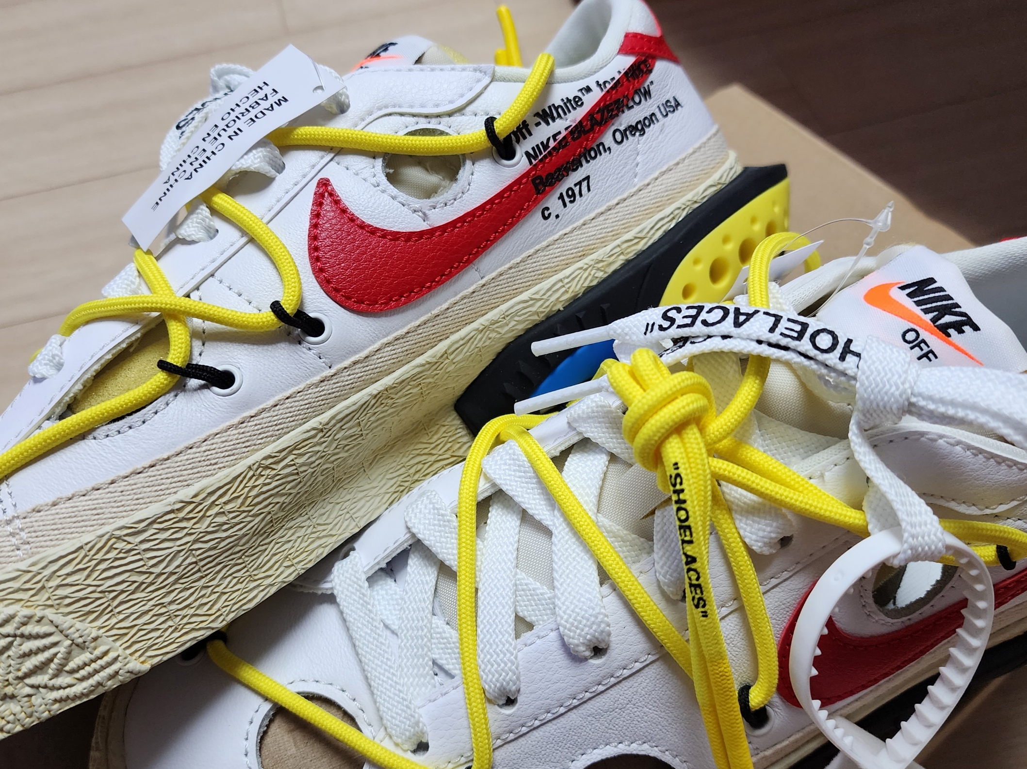 Nike x Off-White Blazer Low '77 White and University Red 착용 스타일 - 3