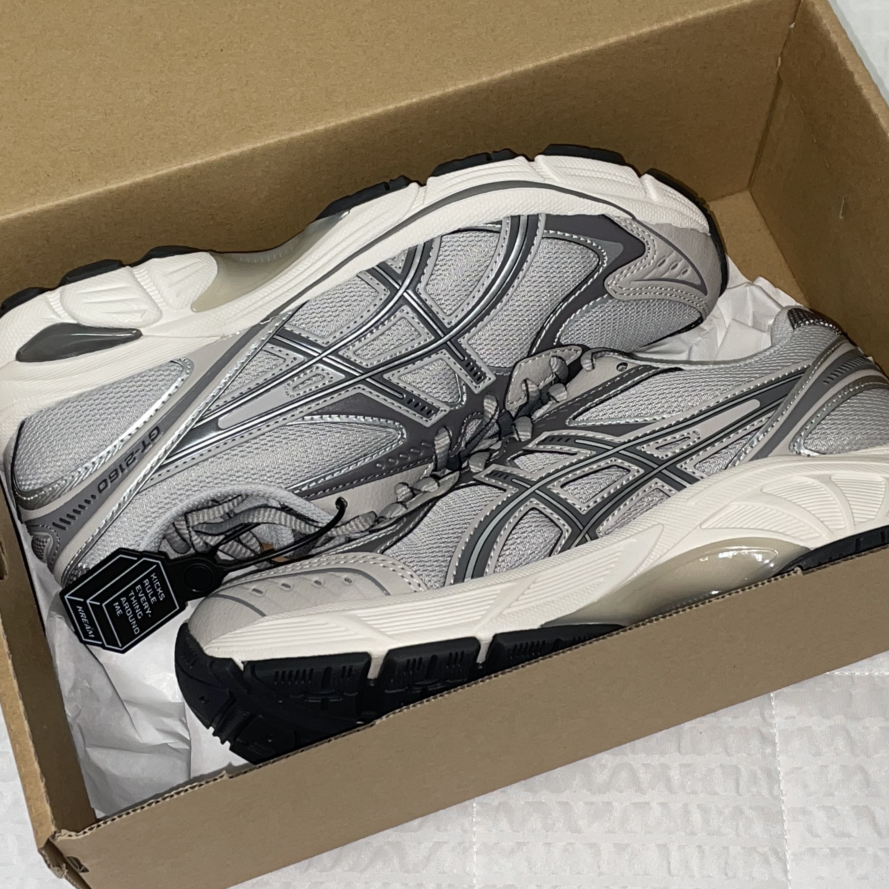 Asics GT-2160 Oyster Grey Carbon 착용 스타일 - 2