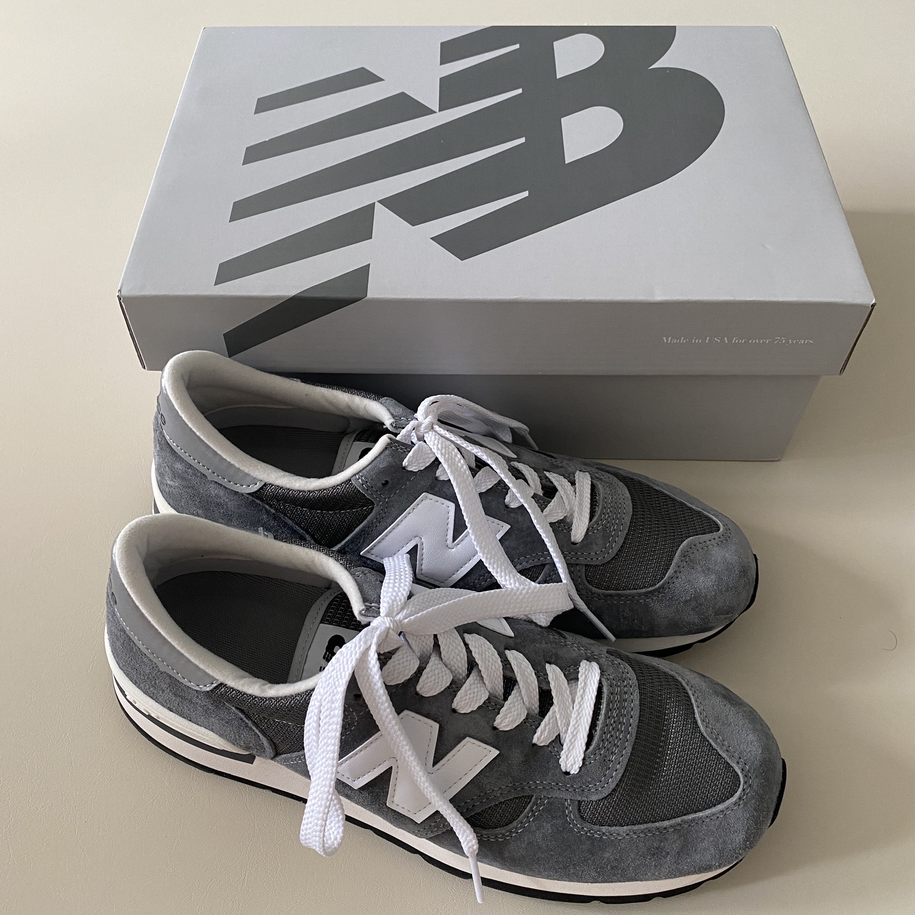 New Balance 990v1 Made in USA Grey White 착용 스타일