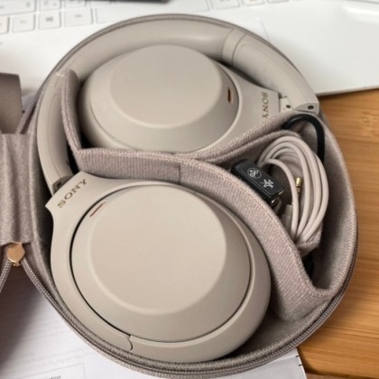 Sony WH-1000XM4 Platinum Silver (Korean Ver.) 착용 스타일