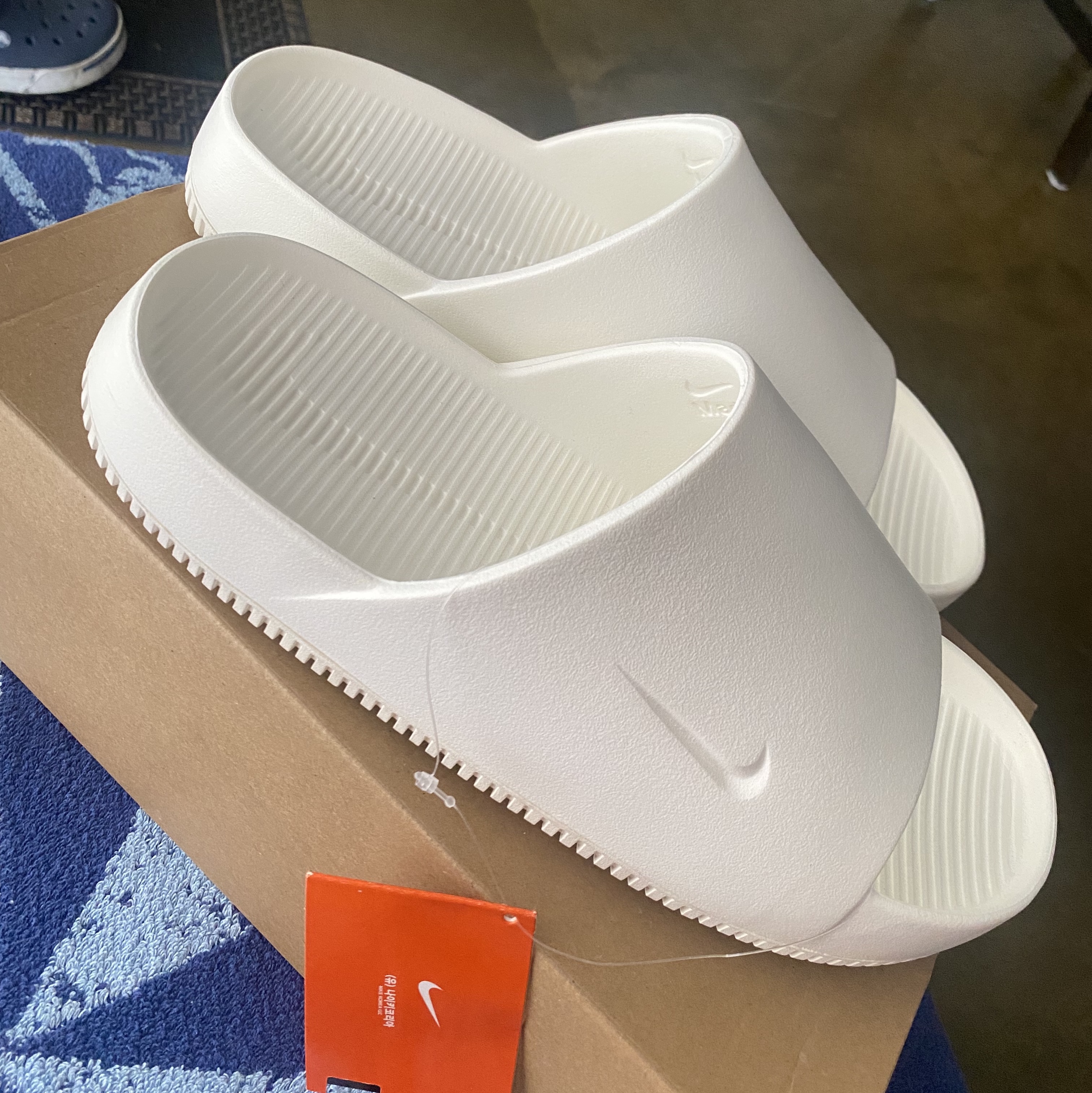 Nike Calm Slide Sail 착용 스타일