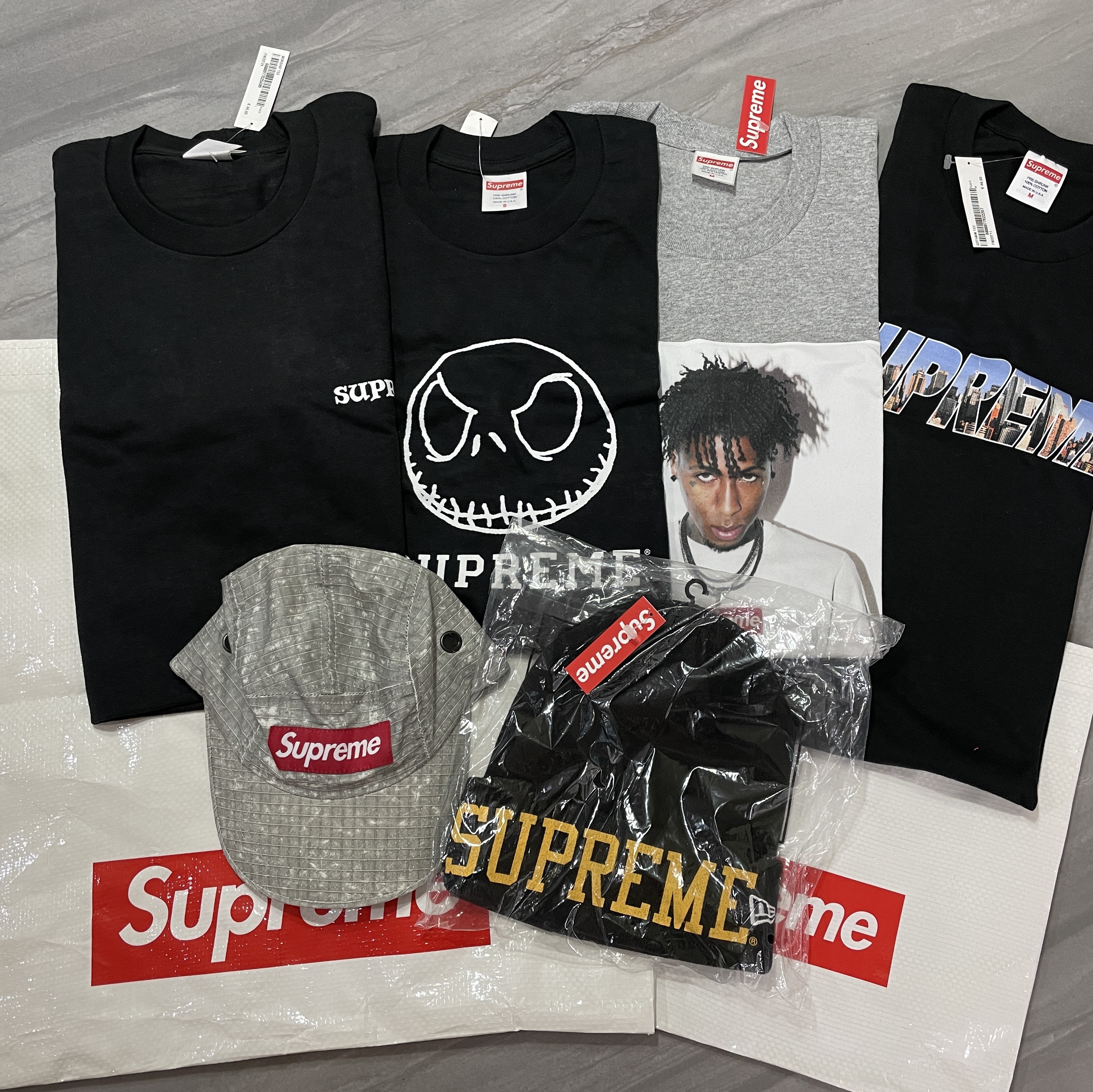 Supreme Skeleton T-Shirt Black - 23FW, Supreme NBA Youngboy T-Shirt Heather Grey - 23FW 착용 스타일