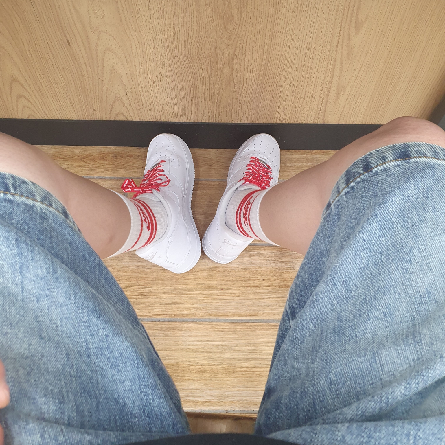 Nike x Supreme Air Force 1 Low White 착용 스타일