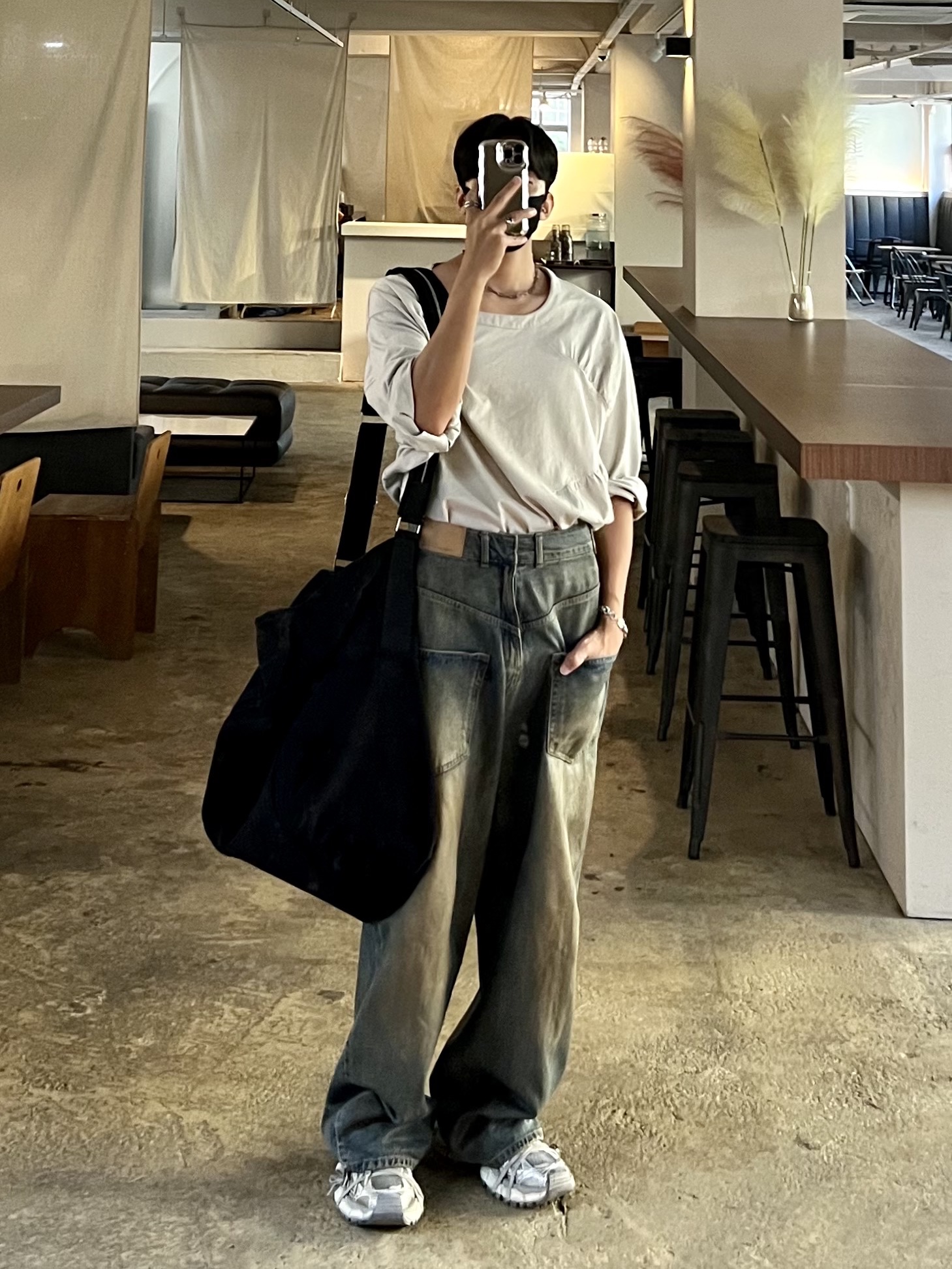 Balenciaga 3XL Sneakers Light Beige, Project G/R Coated Backward Denim Pants Blue 착용 스타일