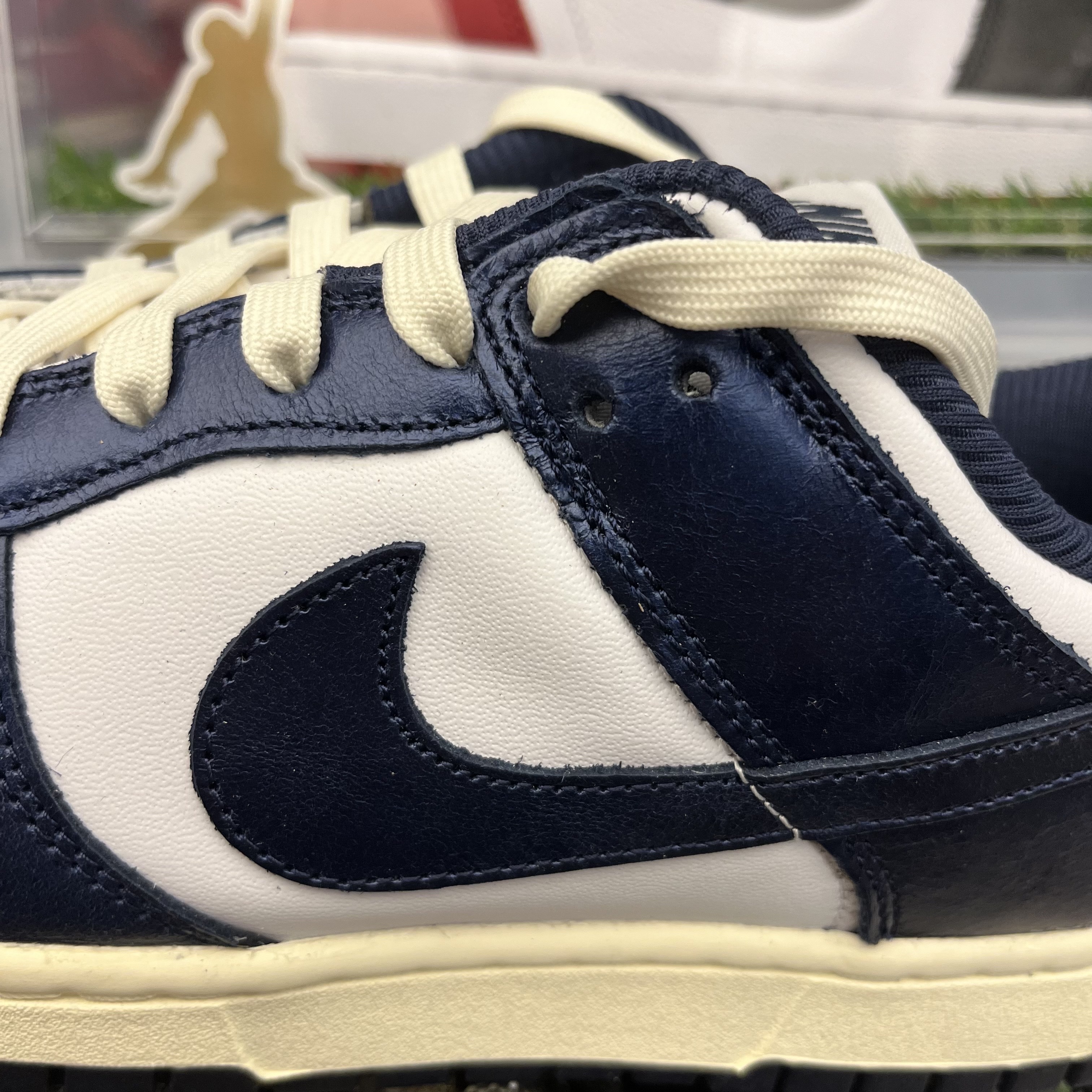 (W) Nike Dunk Low PRM Midnight Navy and White 착용 스타일 - 1