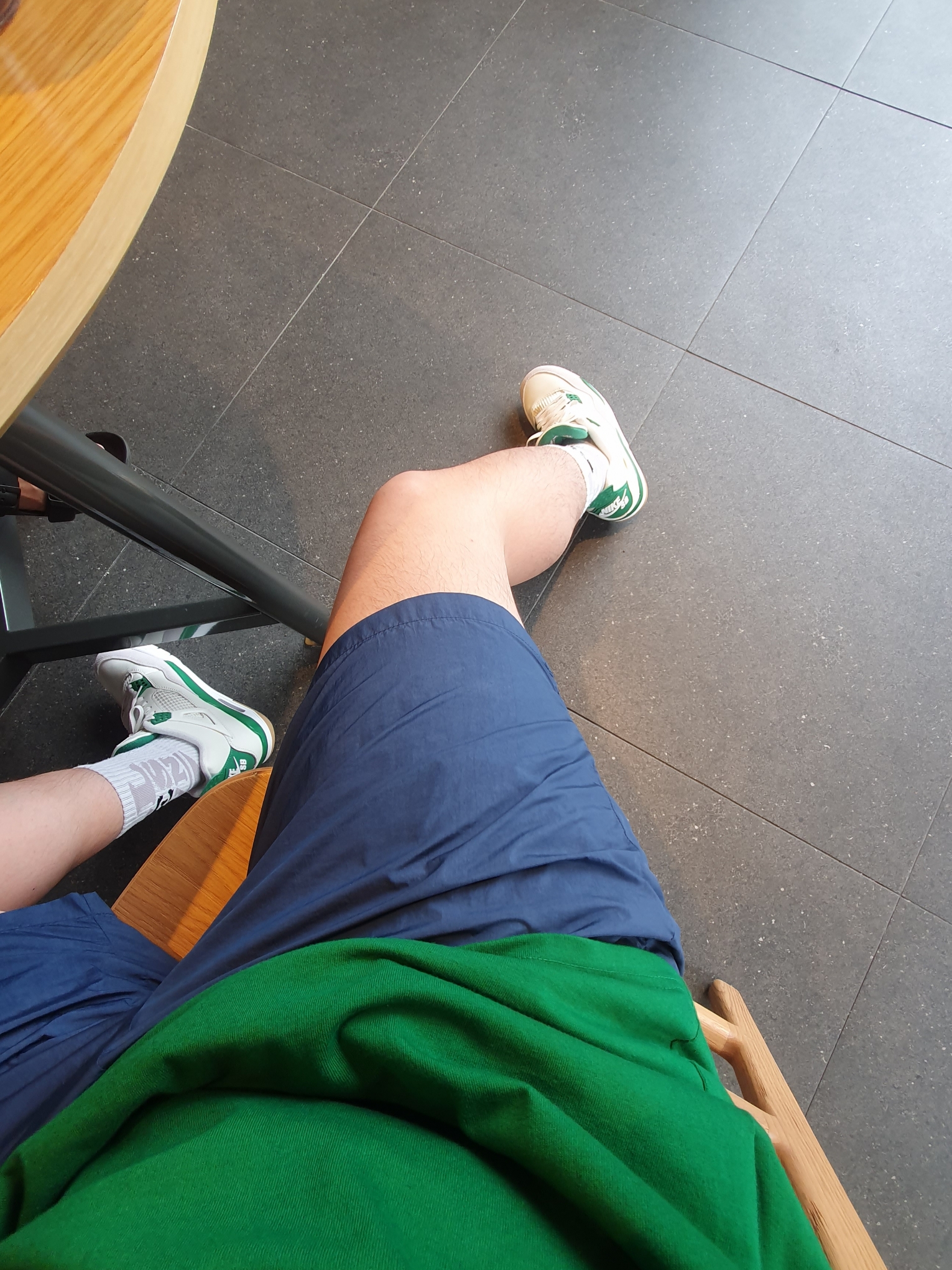 Jordan 4 x Nike SB Retro SP Pine Green, IAB Studio Woven Shorts Navy - The Hyundai Seoul Exclusive 착용 스타일