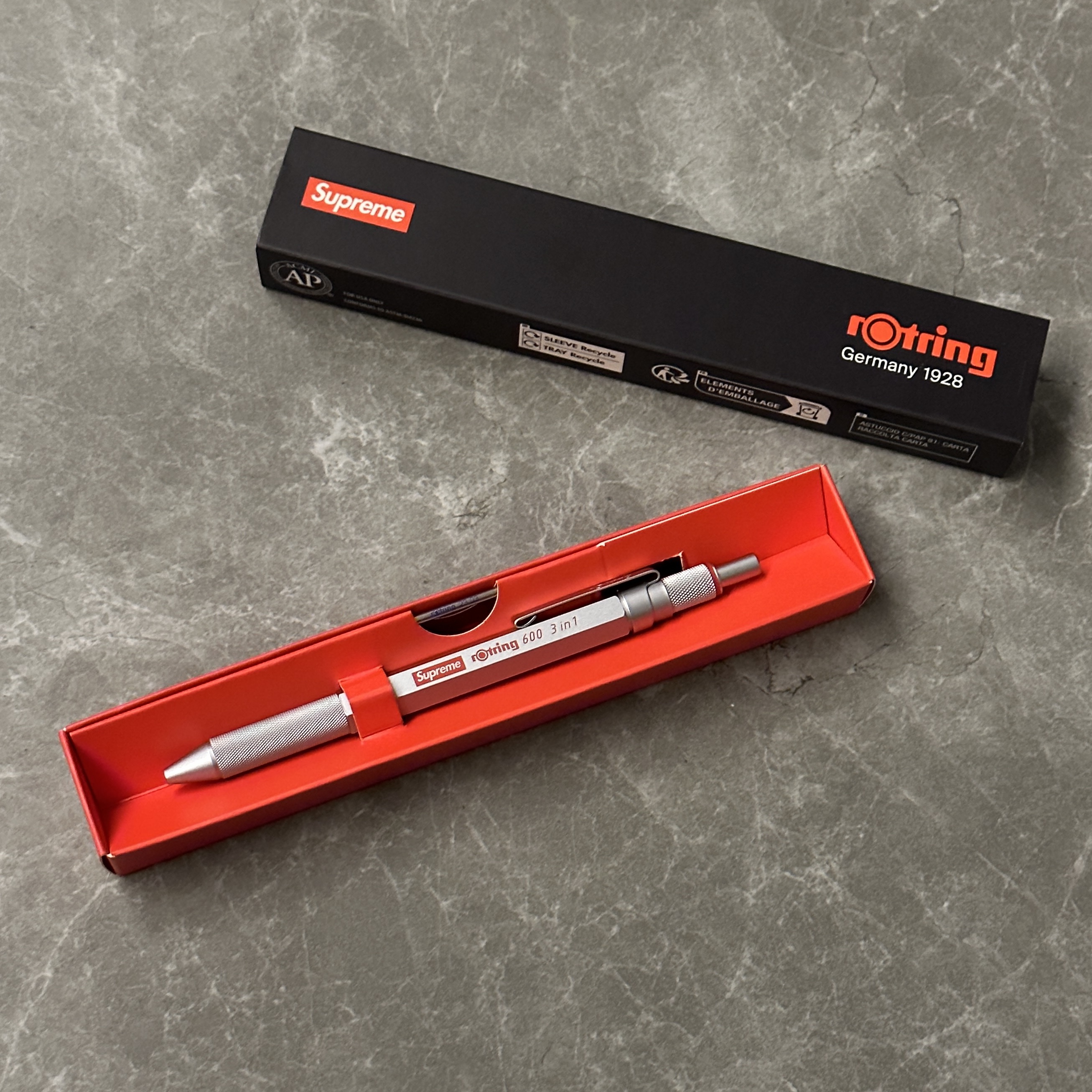 Supreme x Rotring 600 3-in-1 Silver - 23SS 착용 스타일