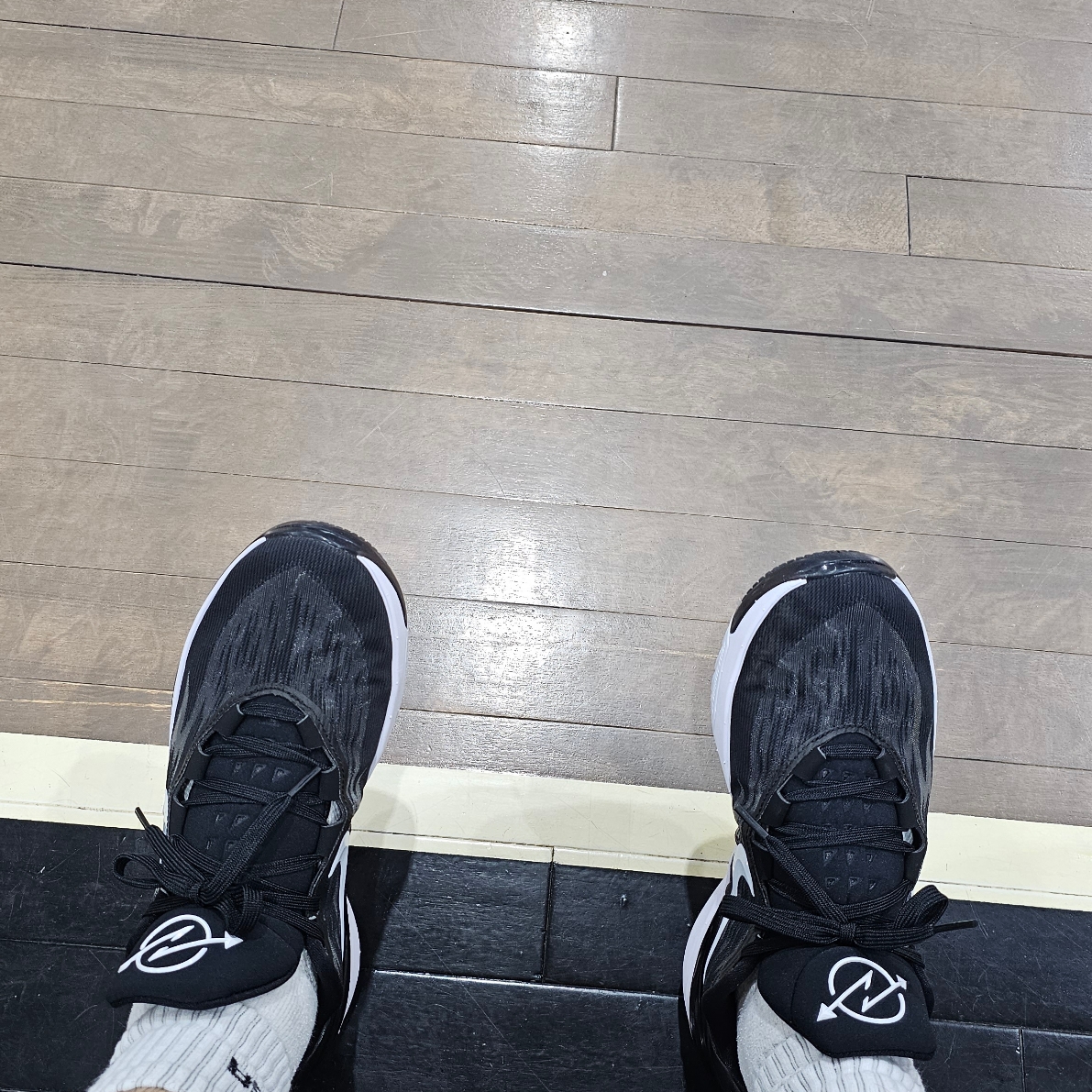 Nike Air Zoom GT Cut 2 EP Black White 착용 스타일 - 2
