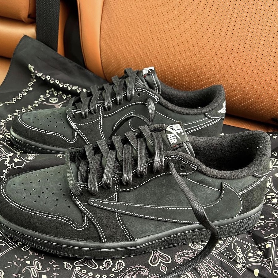 Jordan 1 x Travis Scott Retro Low OG SP Black Phantom 착용 스타일