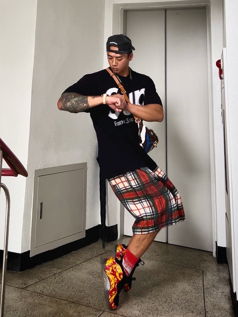 Supreme Pigment Canvas S Logo 6-Panel Black - 23SS, Supreme Intarsia Spellout S/S Top Black - 21SS 착용 스타일 - 1