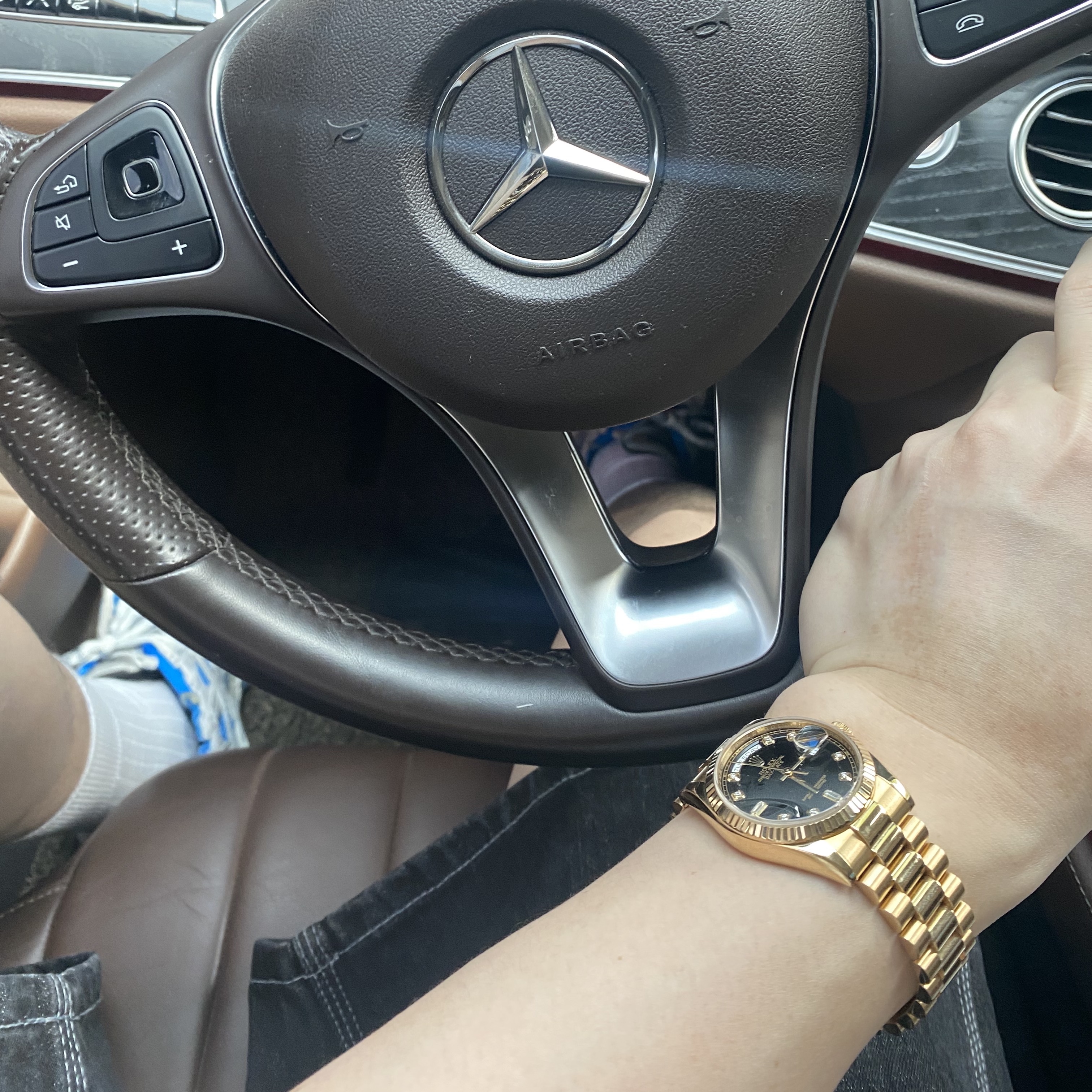 Rolex Day-Date 36mm 128238 Green Ombre Diamond-Set President, Balenciaga Runner Sneakers Blue White 착용 스타일 - 1