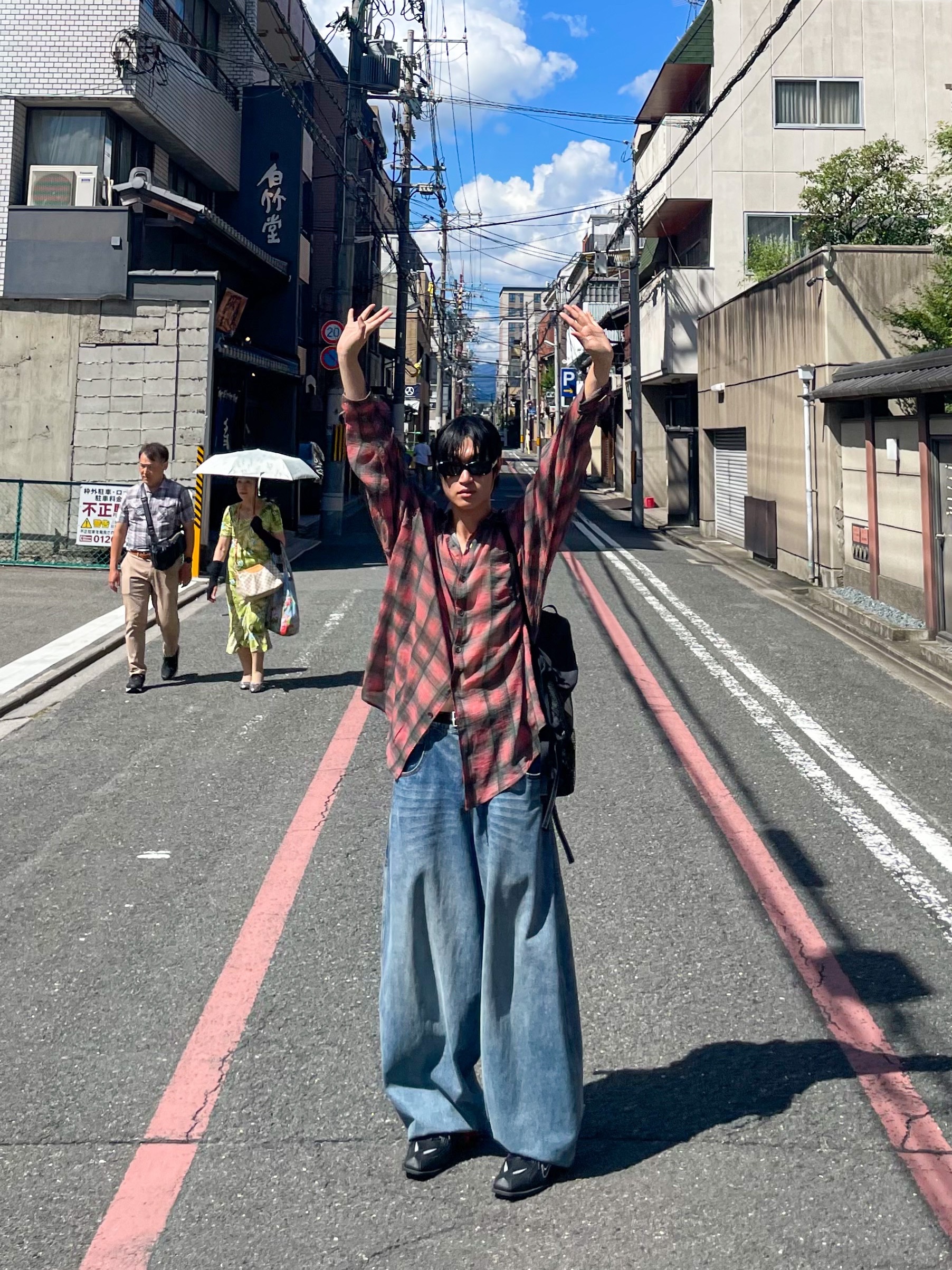 Our Legacy Borrowed Shirt Big Lumbercheck Print, Telfar Baggy Jean Blue 착용 스타일 - 3