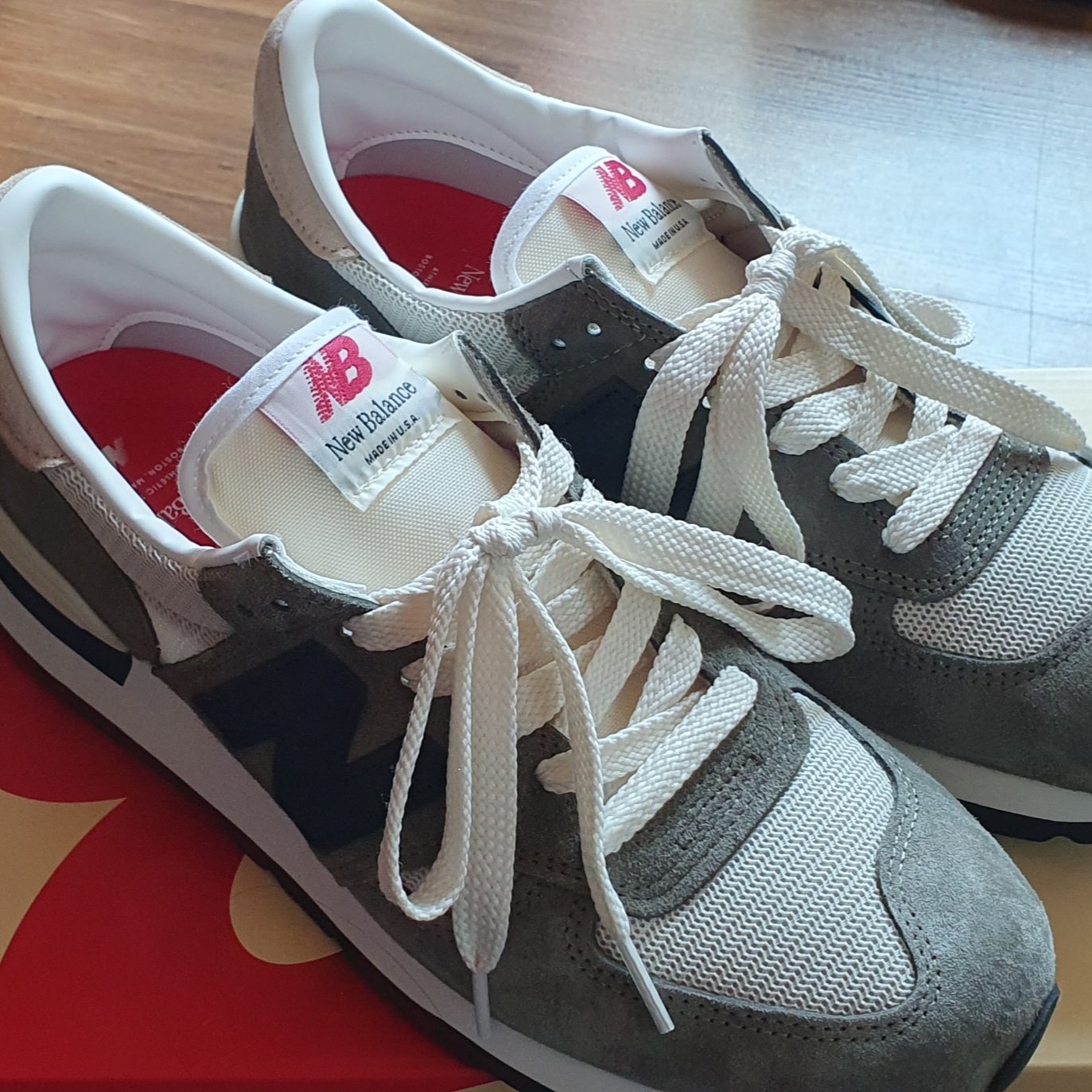 New Balance 990v1 Made in USA Olive 착용 스타일 - 2