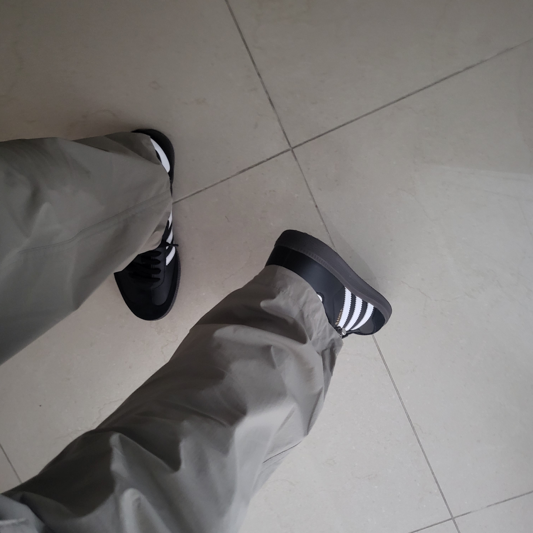 Adidas Samba OG Black White Gum 착용 스타일