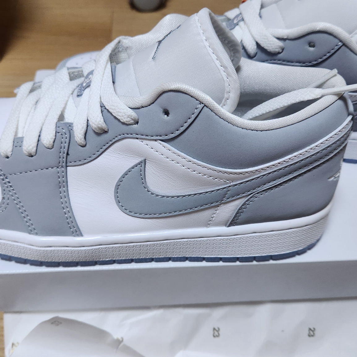 (W) Jordan 1 Low White Wolf Grey 착용 스타일 - 2
