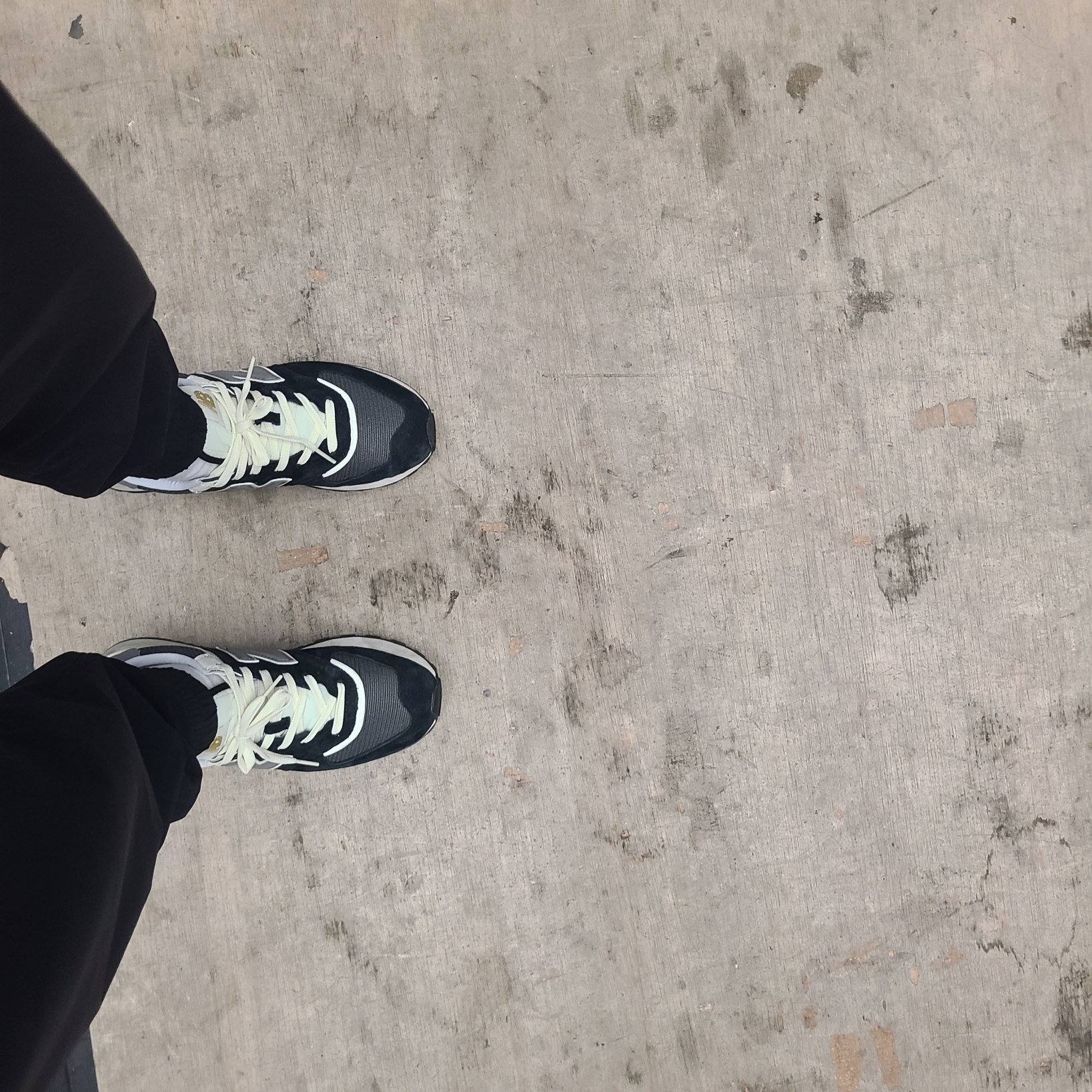 New Balance 574 Legacy Black 착용 스타일