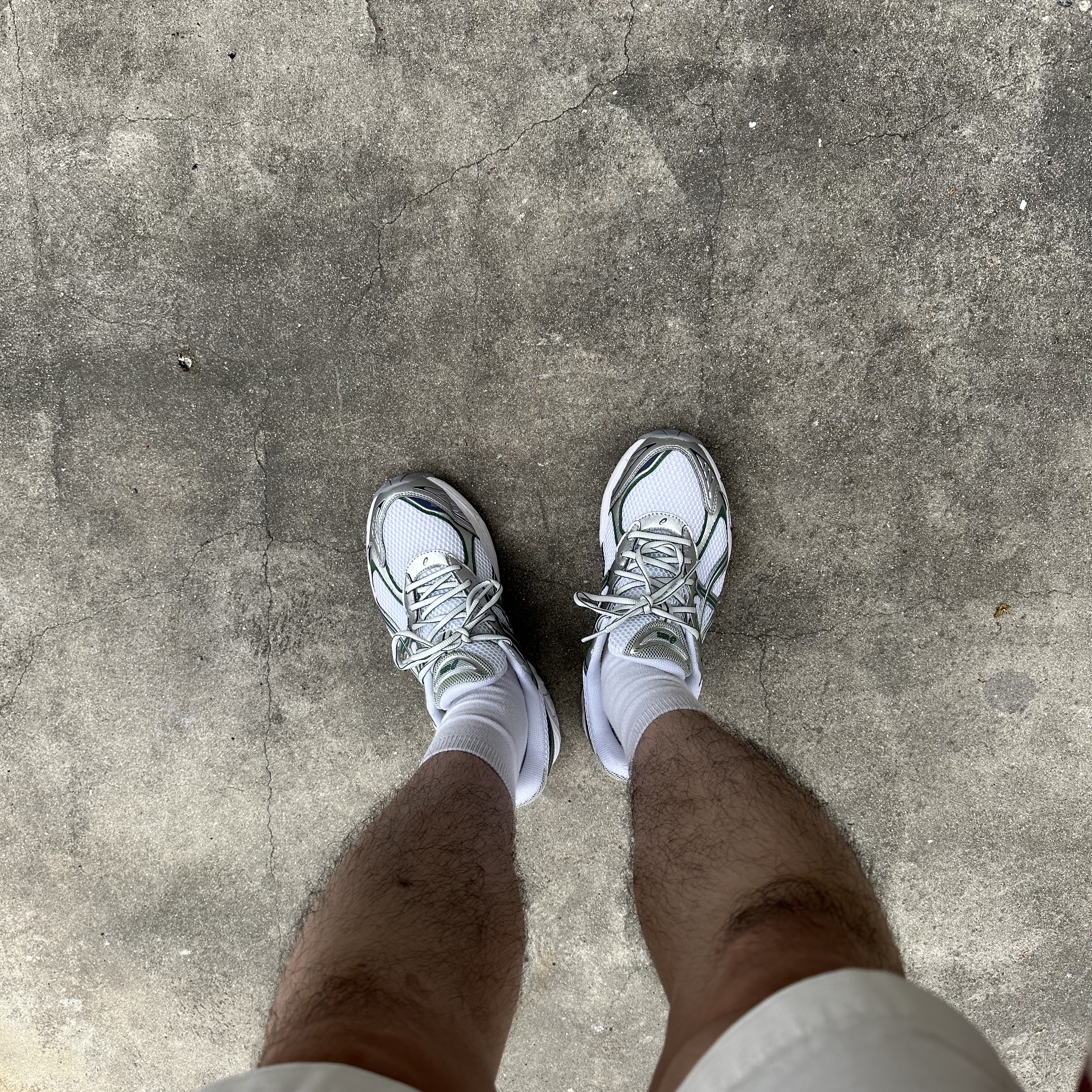 Asics GT-2160 White Shamrock Green 착용 스타일