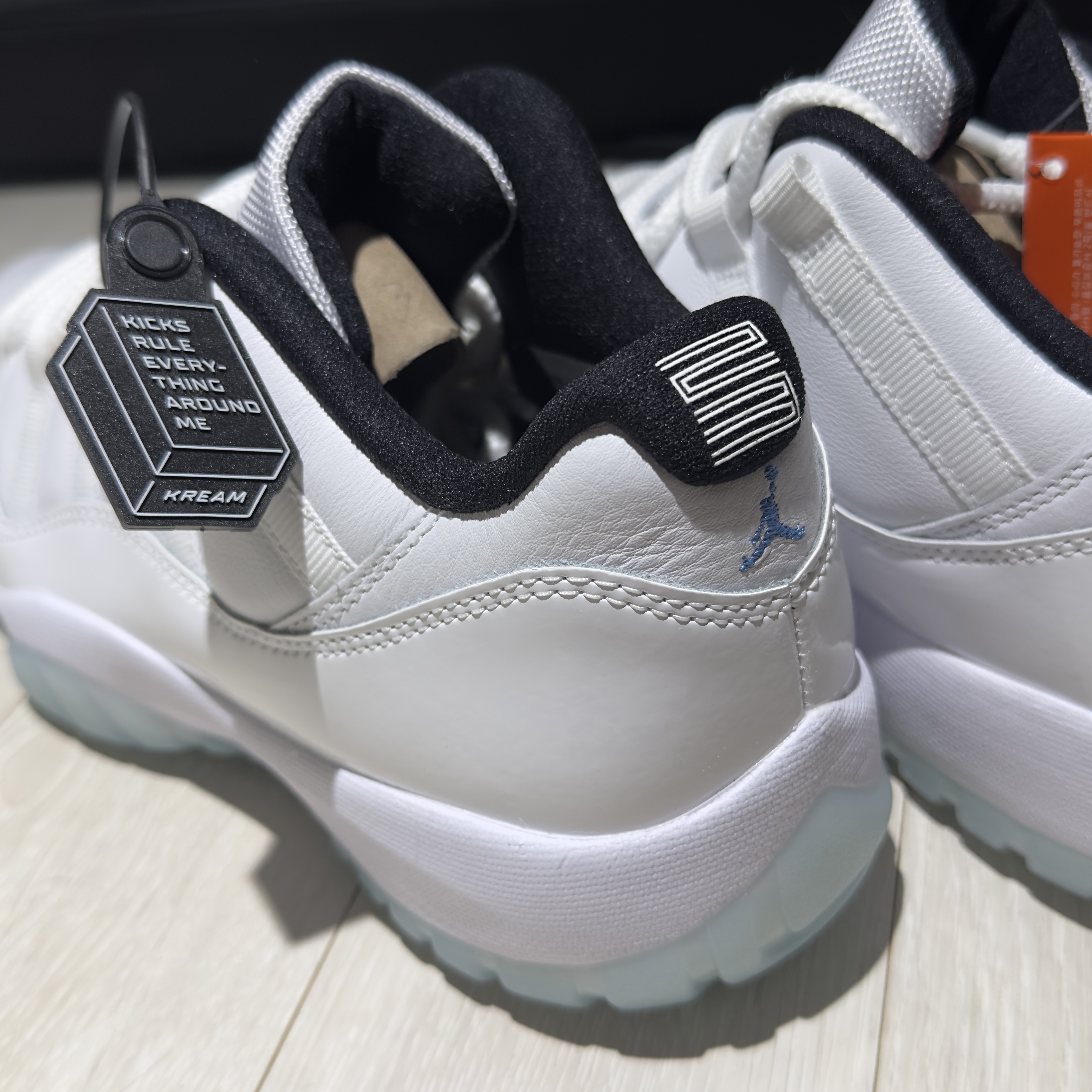 Jordan 11 Retro Low Legend Blue 착용 스타일 - 2