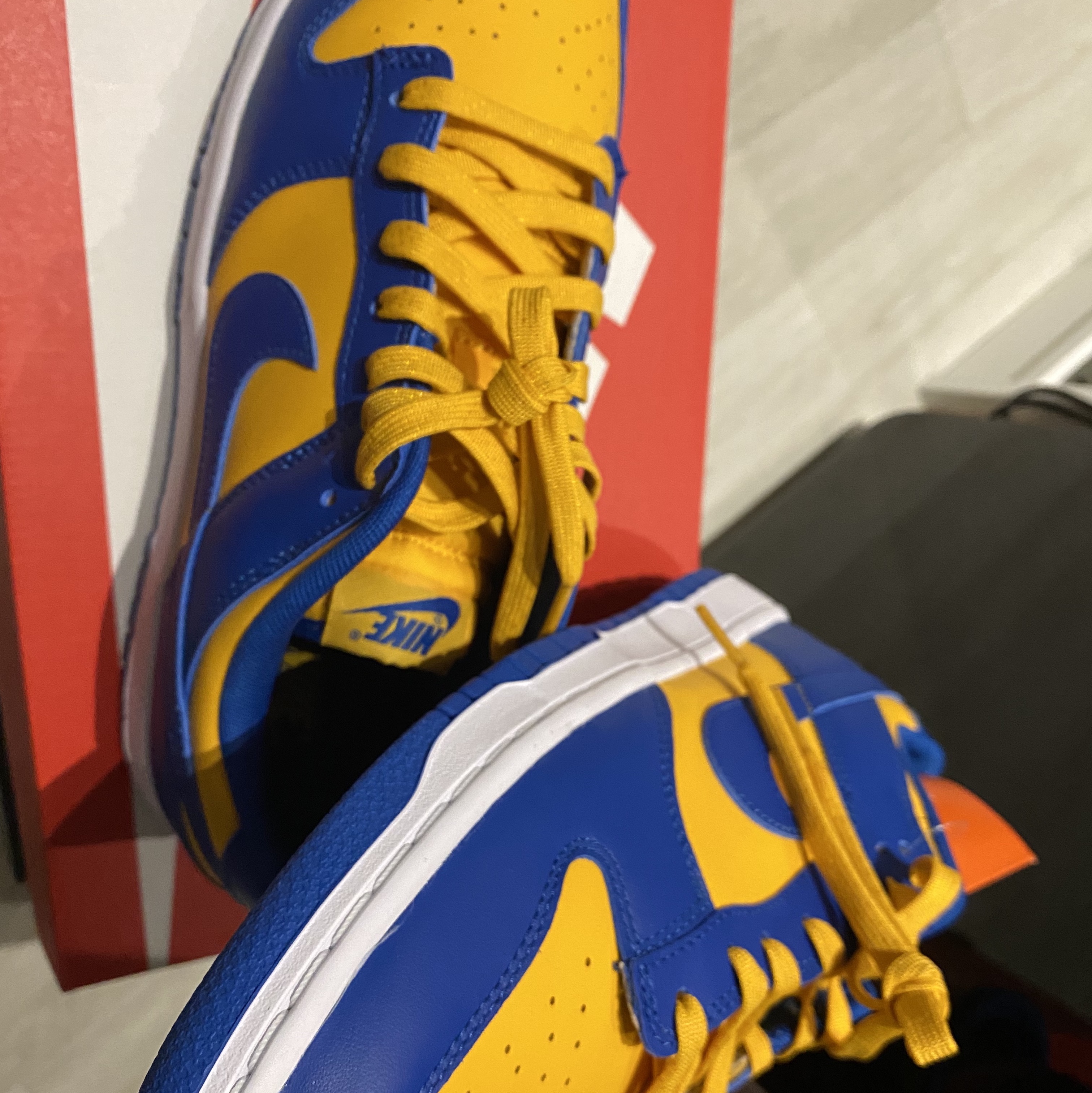 Nike Dunk Low Retro Blue Jay and University Gold 착용 스타일