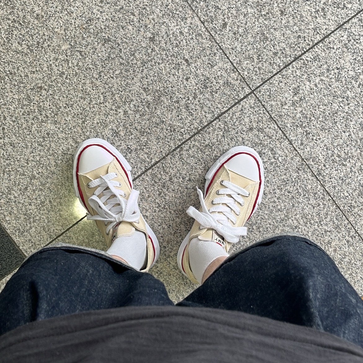 Maison Mihara Yasuhiro Peterson OG Sole Canvas Low-top Sneakers Natural 착용 스타일 - 1