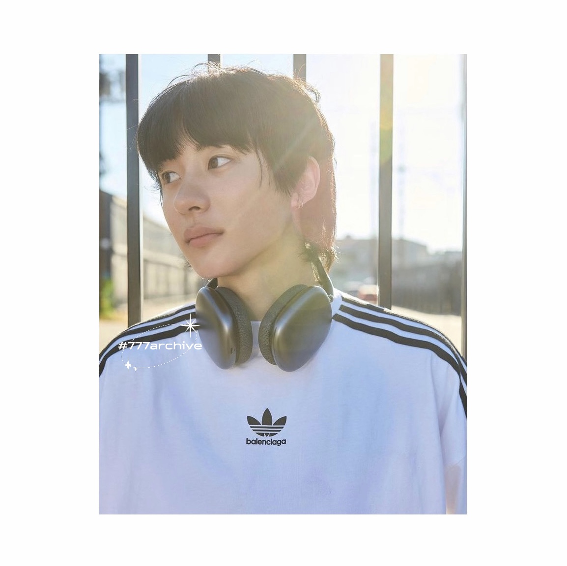 Balenciaga x Adidas Oversized Long Sleeve T-Shirt White, Apple AirPods Max Lightning Space Gray (Korean Ver.) 착용 스타일 - 4