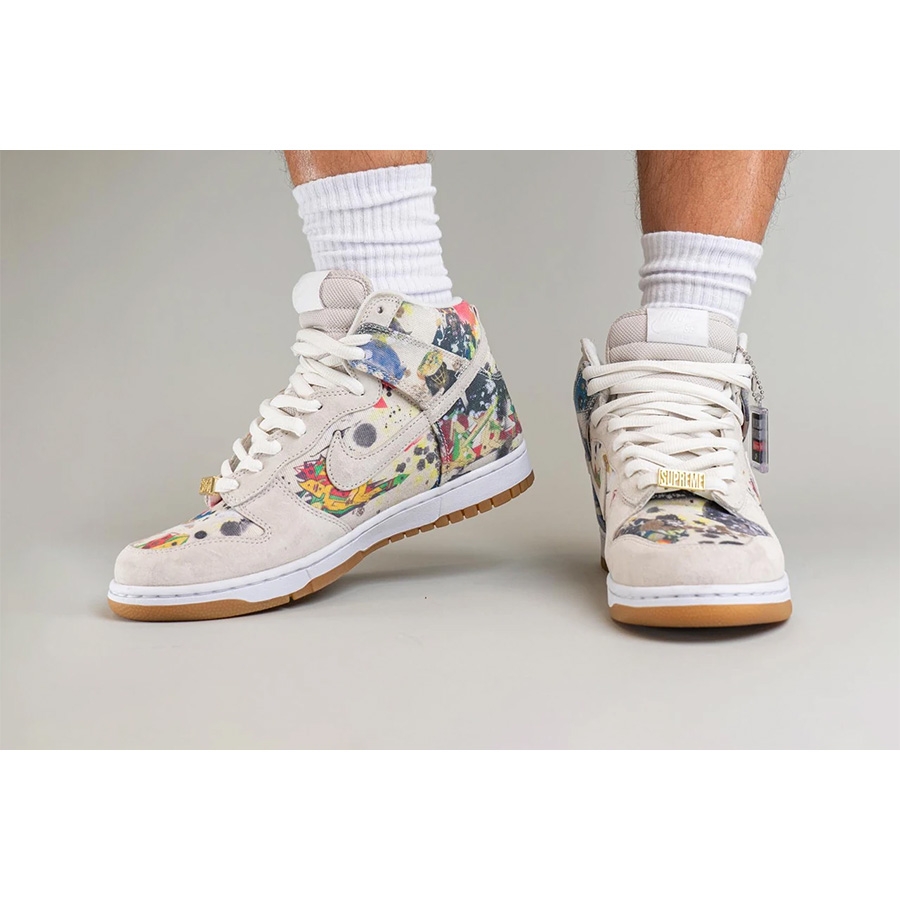 Nike x Supreme SB Dunk High QS Rammellzee White 착용 스타일 - 5