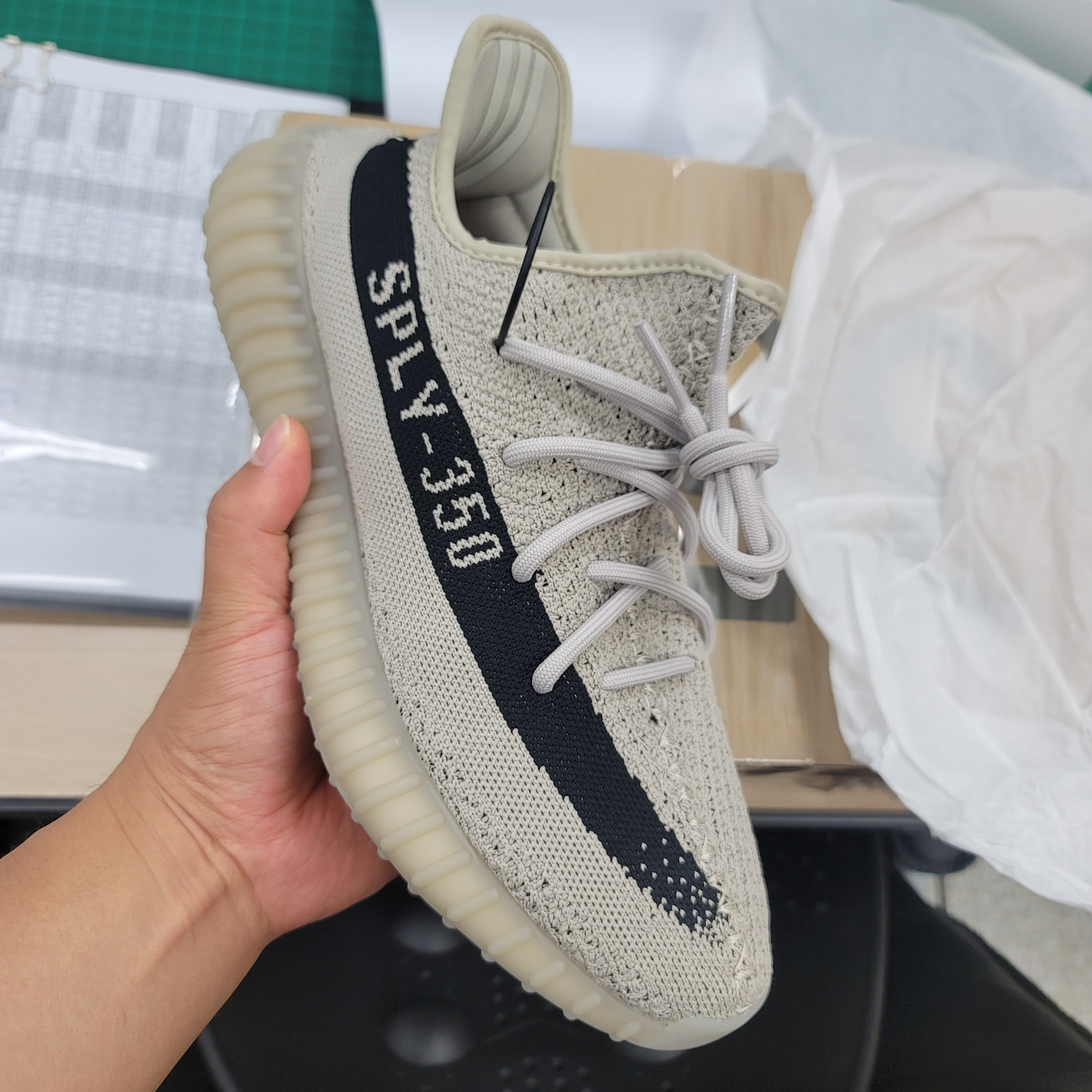 Adidas Yeezy Boost 350 V2 Slate Core Black 2022/2023 착용 스타일