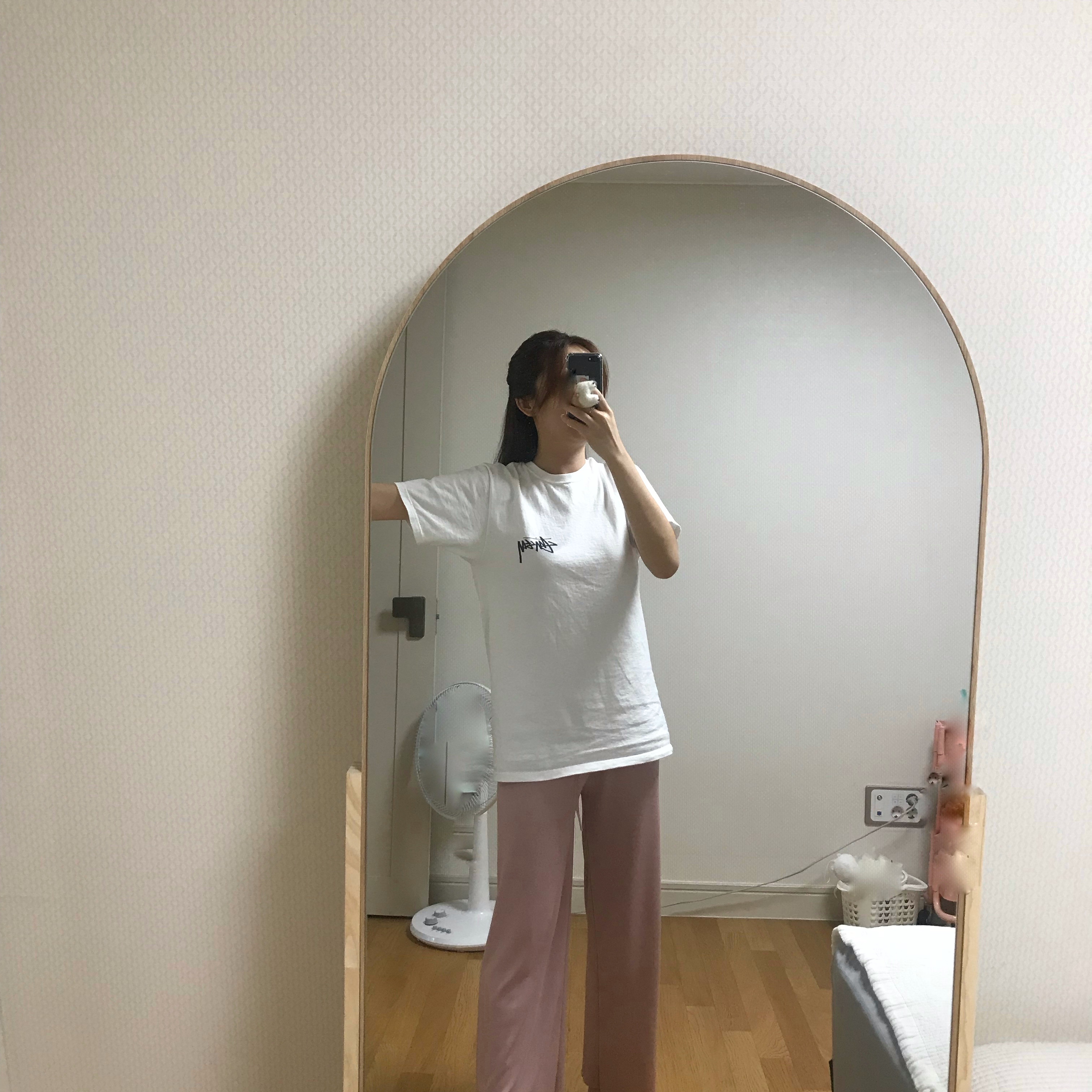 Stussy Kittens T-Shirt White 착용 스타일 - 1