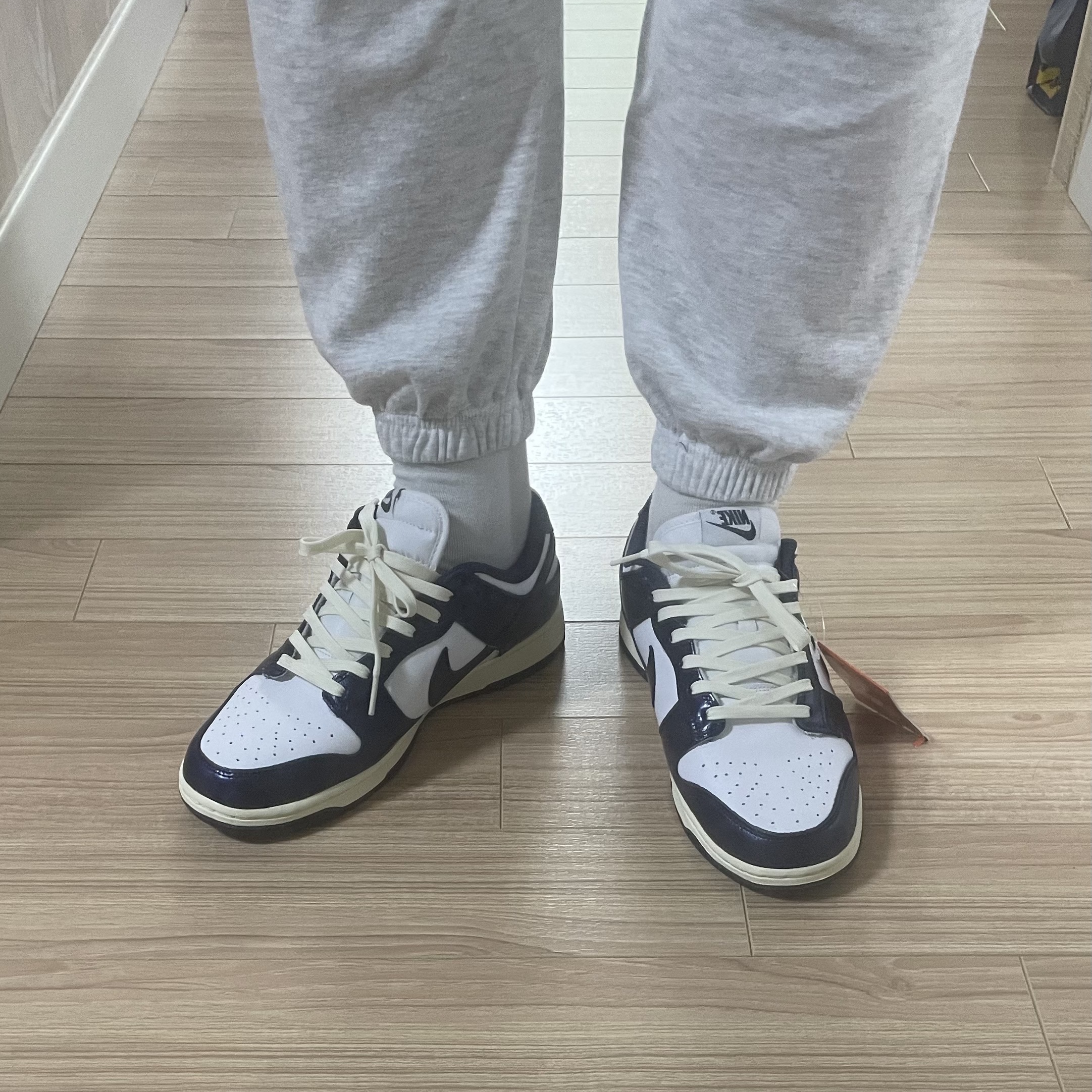 (W) Nike Dunk Low PRM Midnight Navy and White 착용 스타일