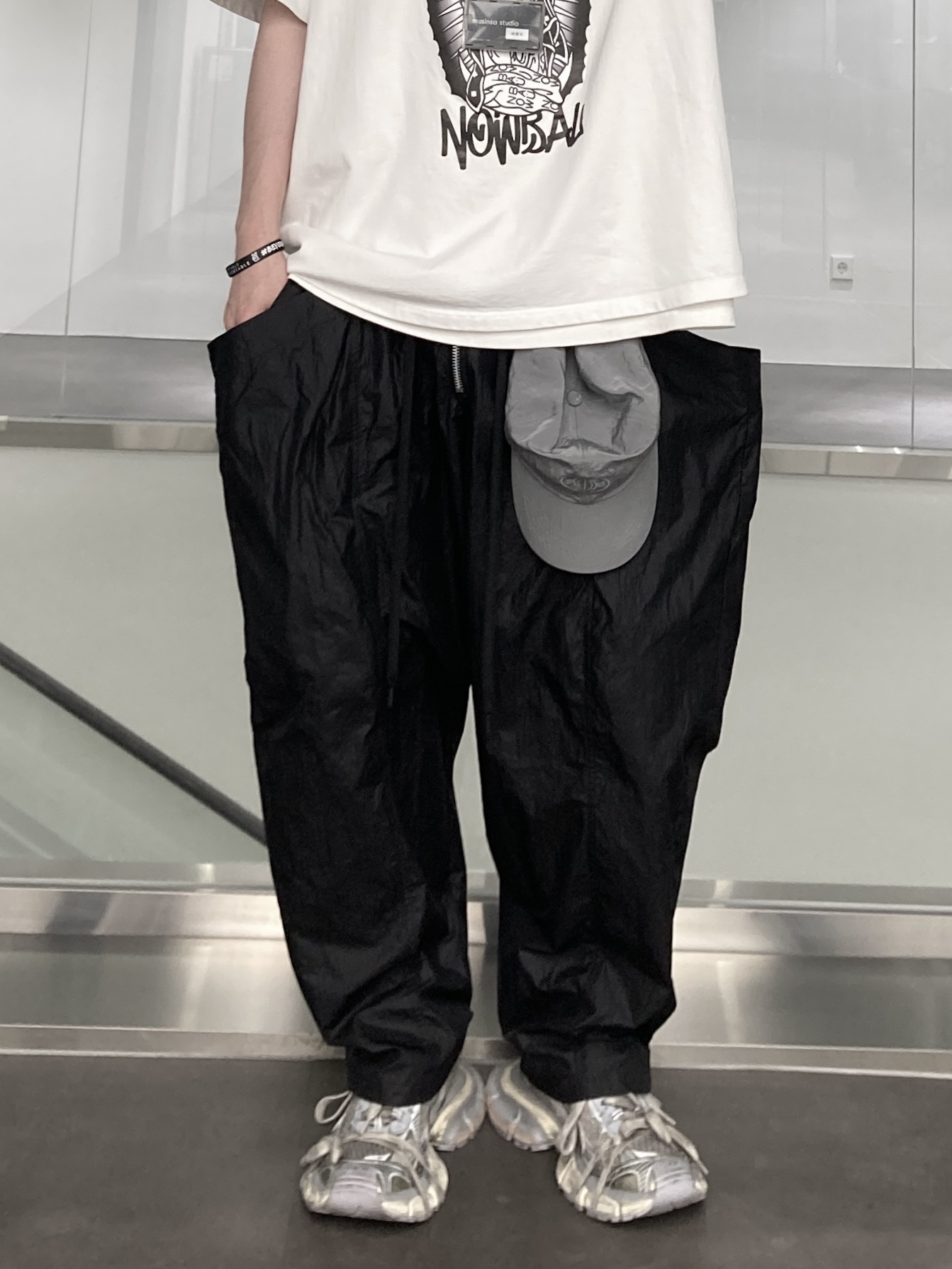 Balenciaga 3XL Sneakers Light Beige 착용 스타일 - 2