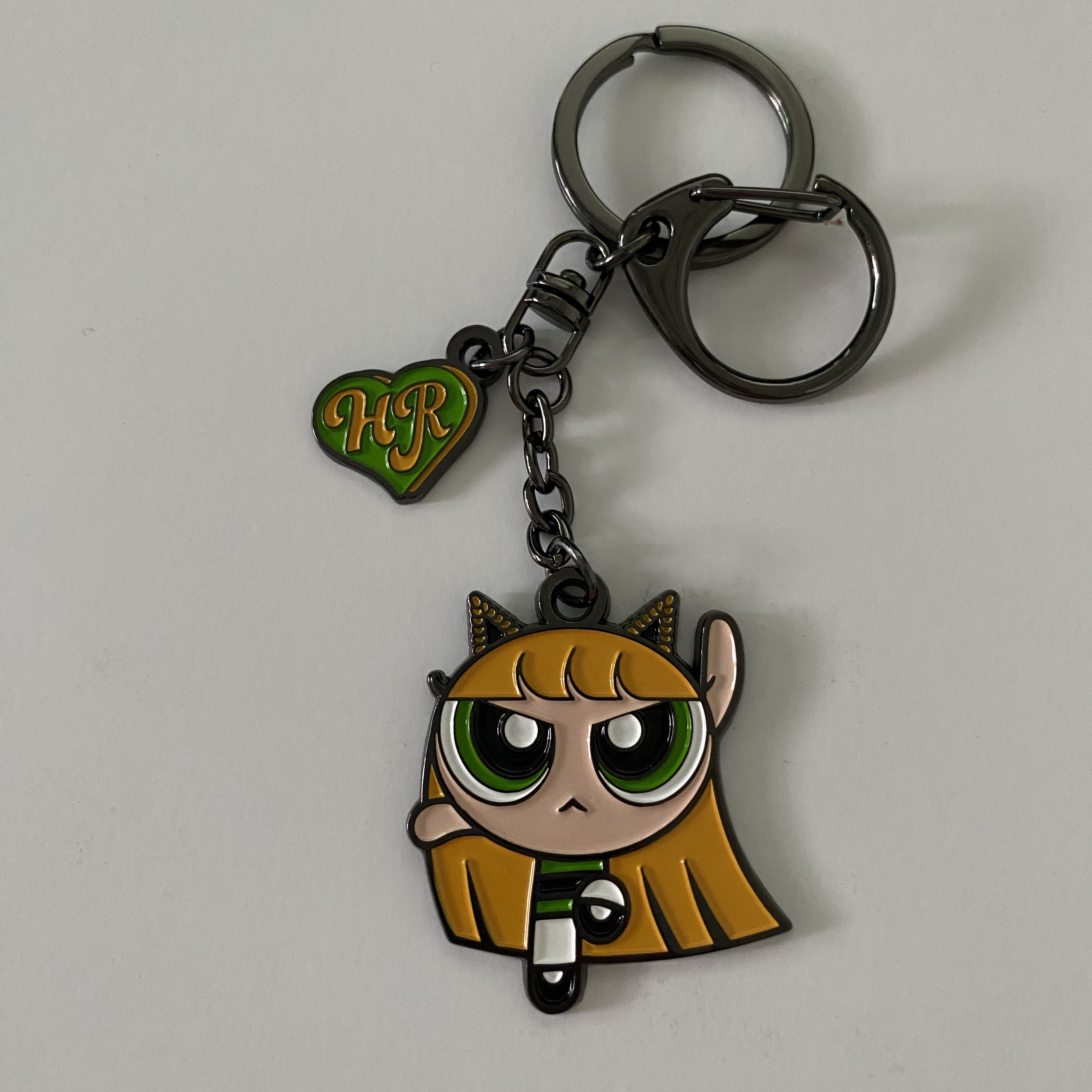 NewJeans x The Powerpuff Girls Metal Keyring Haerin, NewJeans x The Powerpuff Girls Metal Keyring Hanni 착용 스타일 - 1