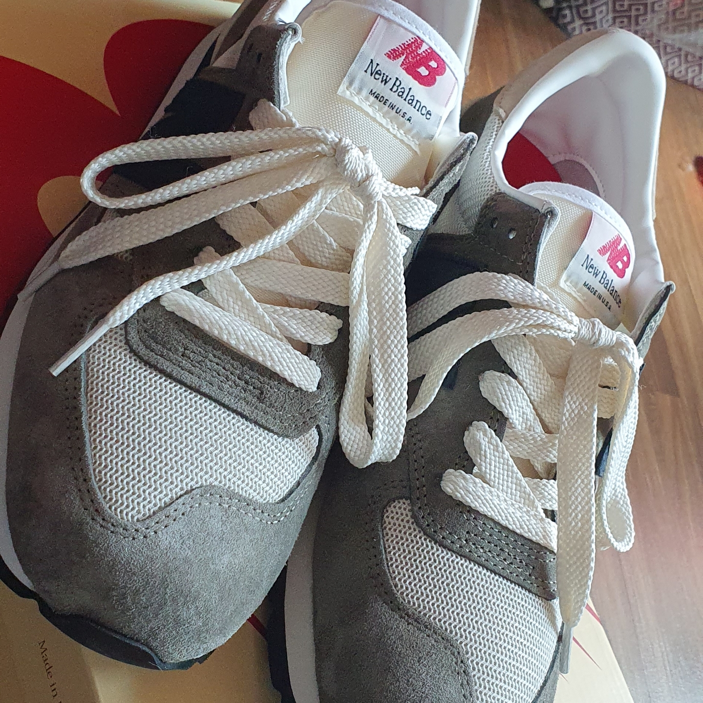 New Balance 990v1 Made in USA Olive 착용 스타일 - 1