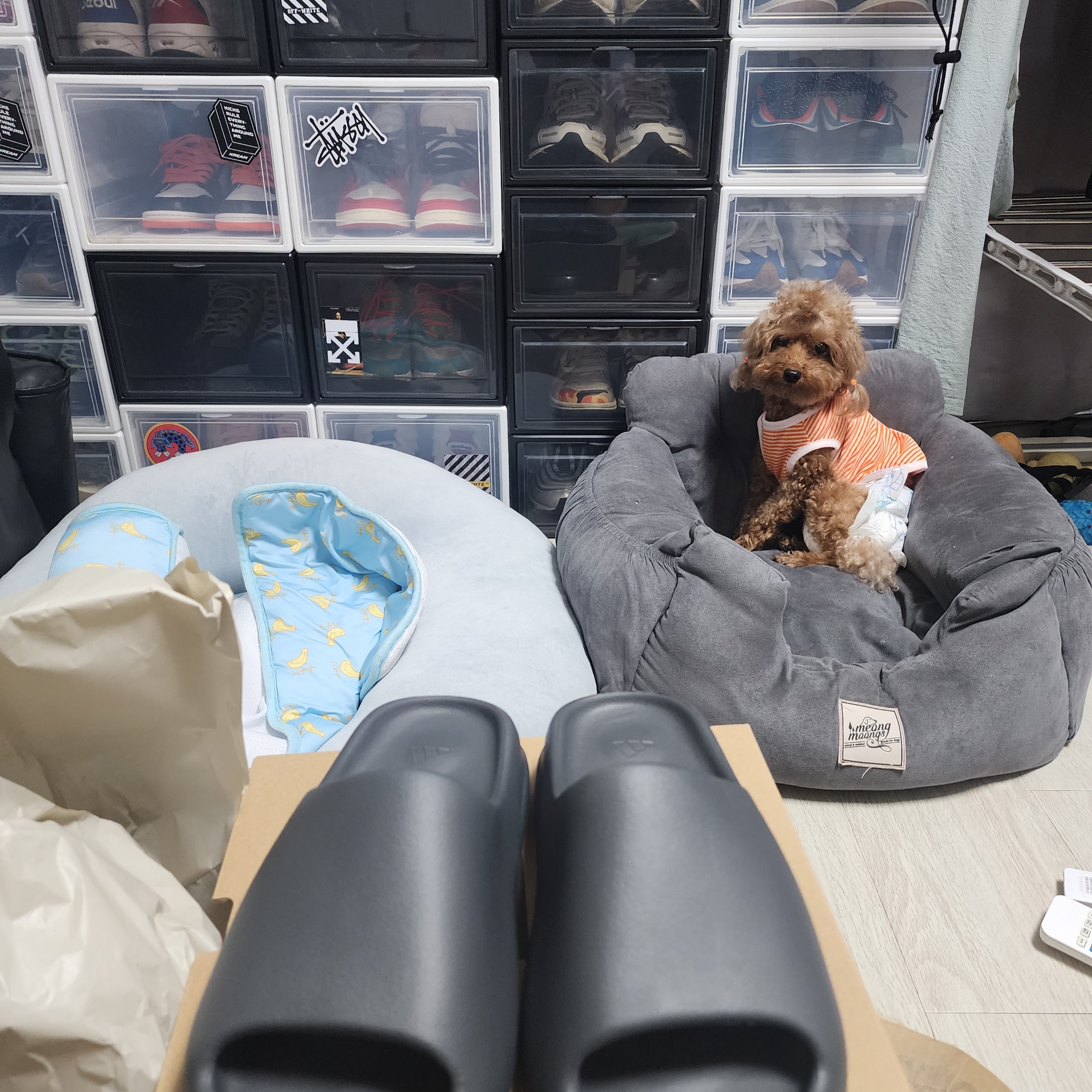 Adidas Yeezy Slide Slate Grey, Adidas Yeezy Slide Granite 착용 스타일 - 2