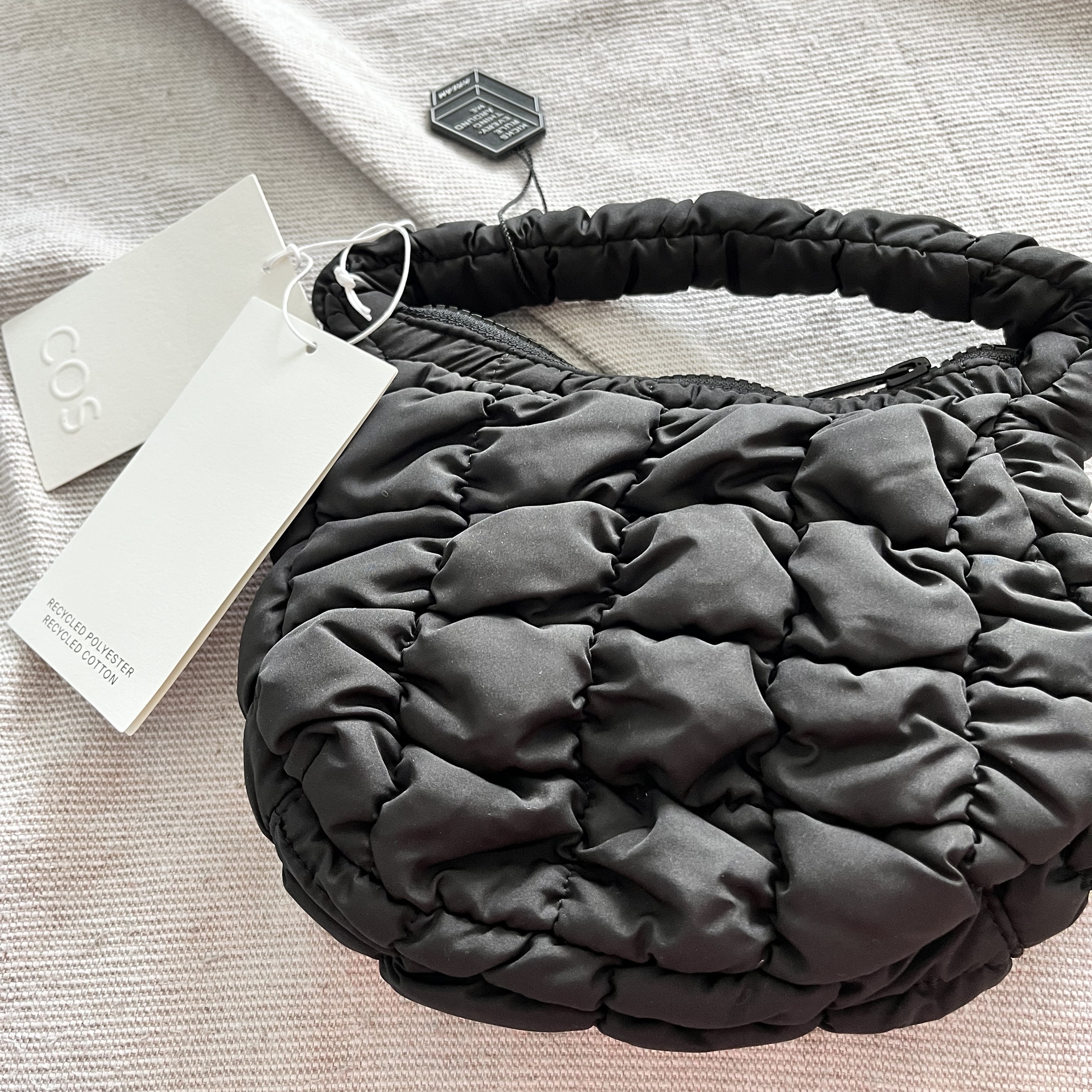 COS Quilted Micro Bag Black 착용 스타일