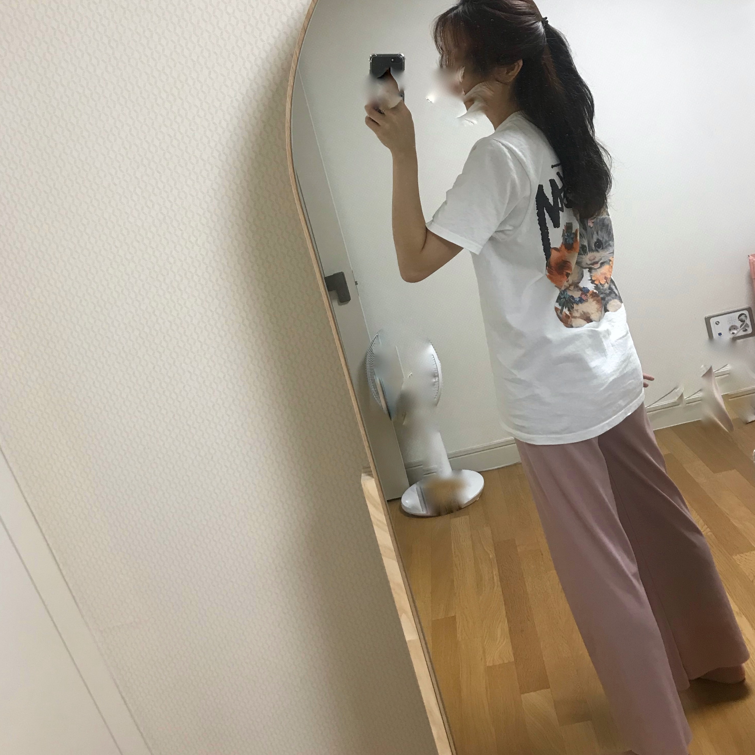 Stussy Kittens T-Shirt White 착용 스타일 - 2