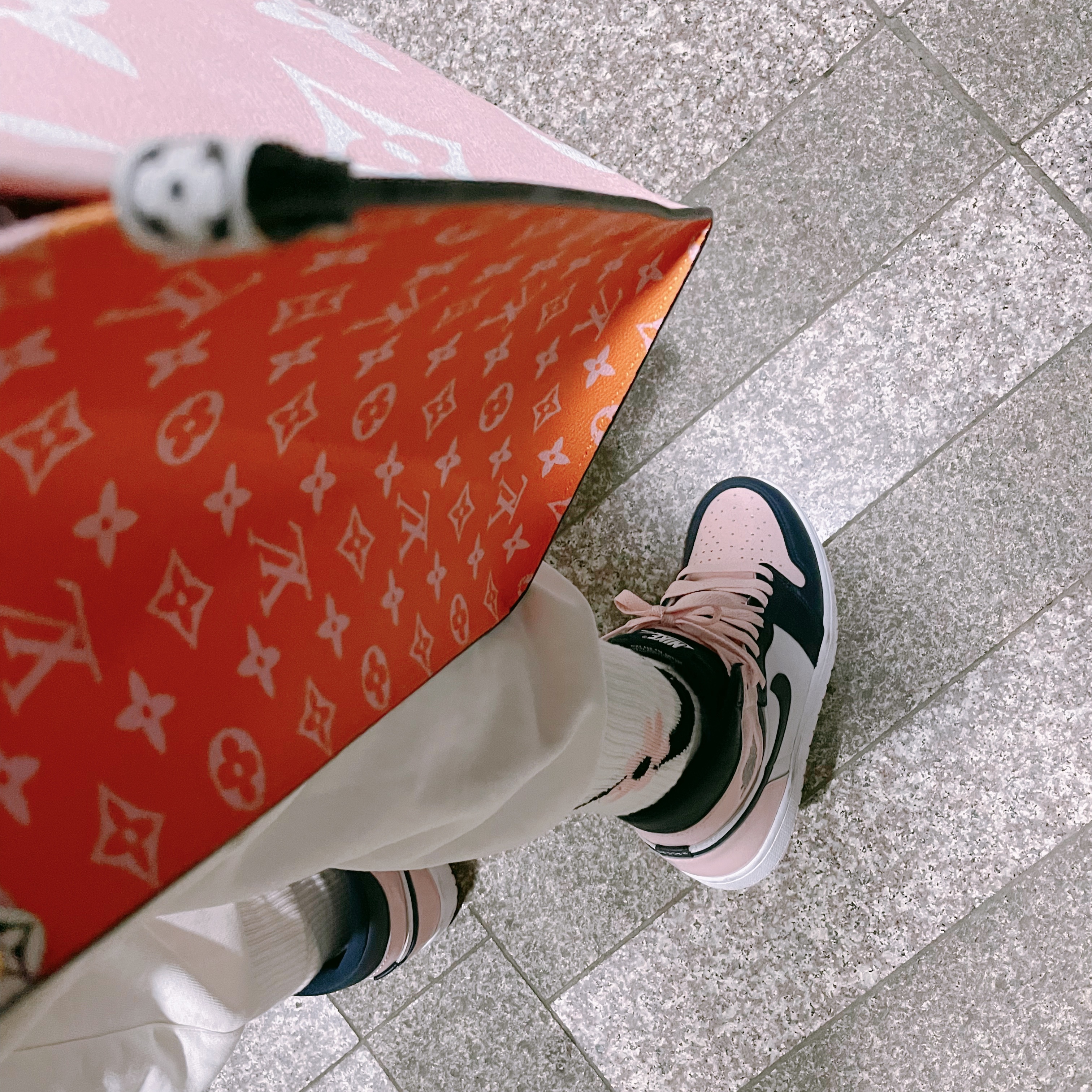 (W) Jordan 1 Retro High OG Atmosphere, (Kids) Nike Everyday Plus Socks Pink White (6 Pack/Korean Ver.) 착용 스타일