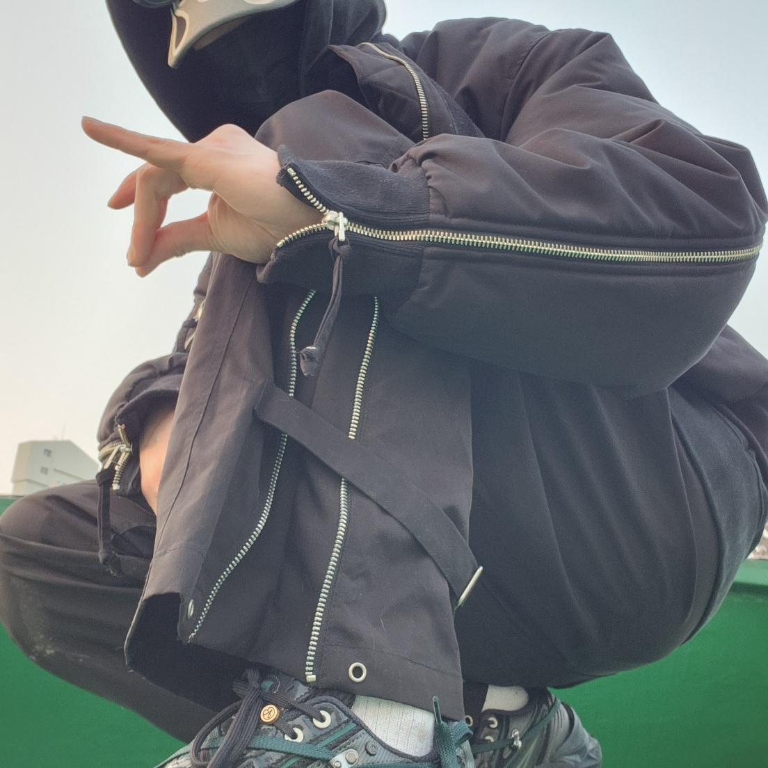 Grailz Multi Zipper Bomber Jacket Black, Asics x Andersson Bell HN2-S Protoblast Black 착용 스타일 - 2