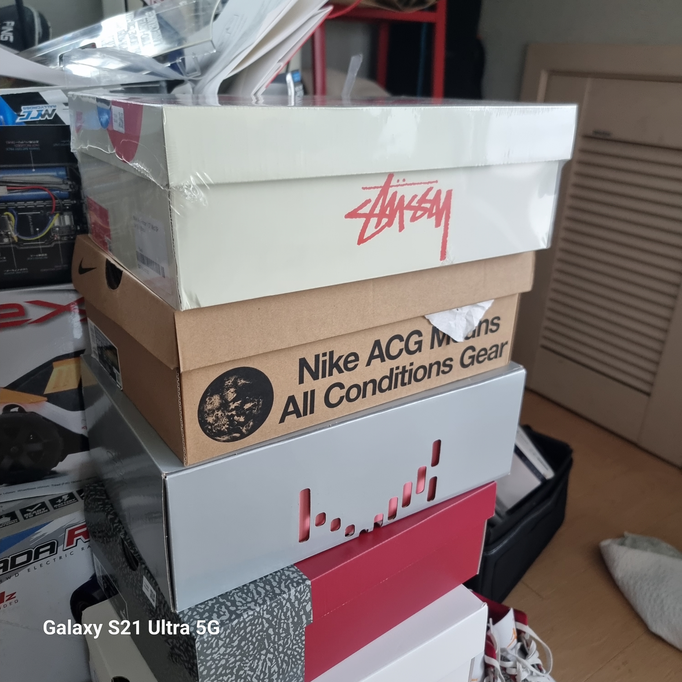 Nike x Stussy Air Force 1 '07 Mid SP Black, Jordan 3 Retro Cardinal Red 착용 스타일 - 1