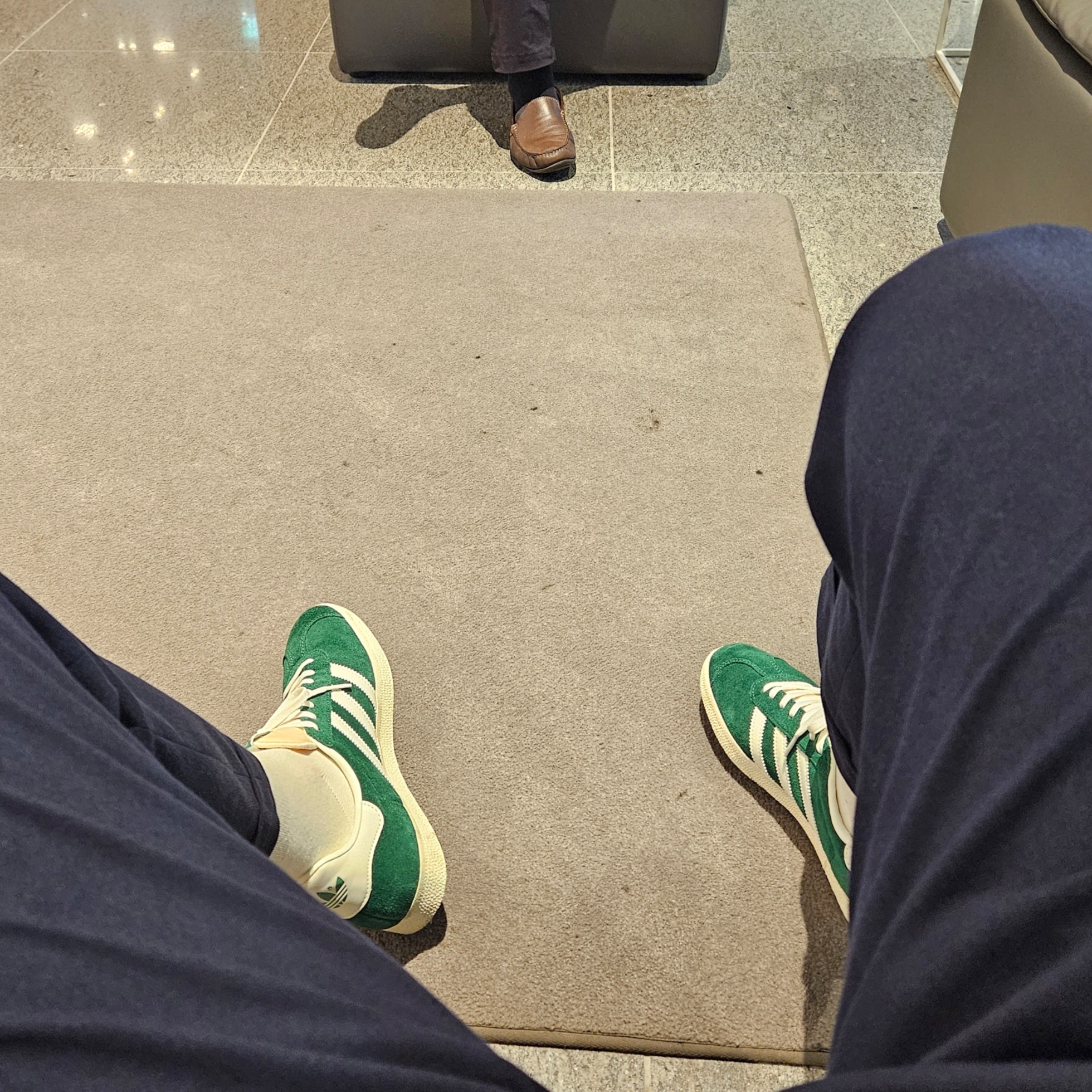 Adidas Gazelle Dark Green Cream White 착용 스타일