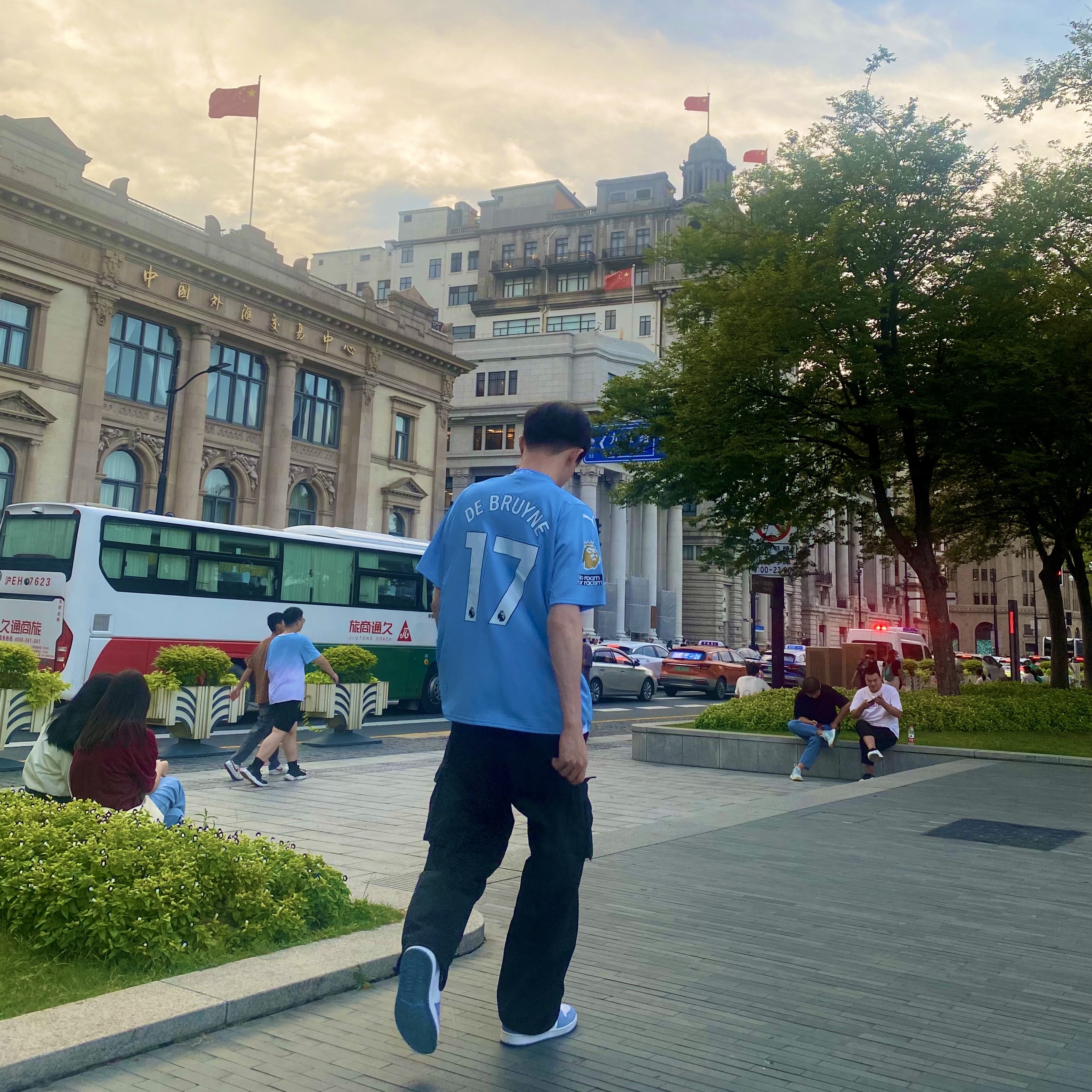 Puma Manchester City 2023/24 Home Jersey Team Light Blue (Non Marking Ver.), Jordan 1 Retro High OG University Blue 착용 스타일 - 2