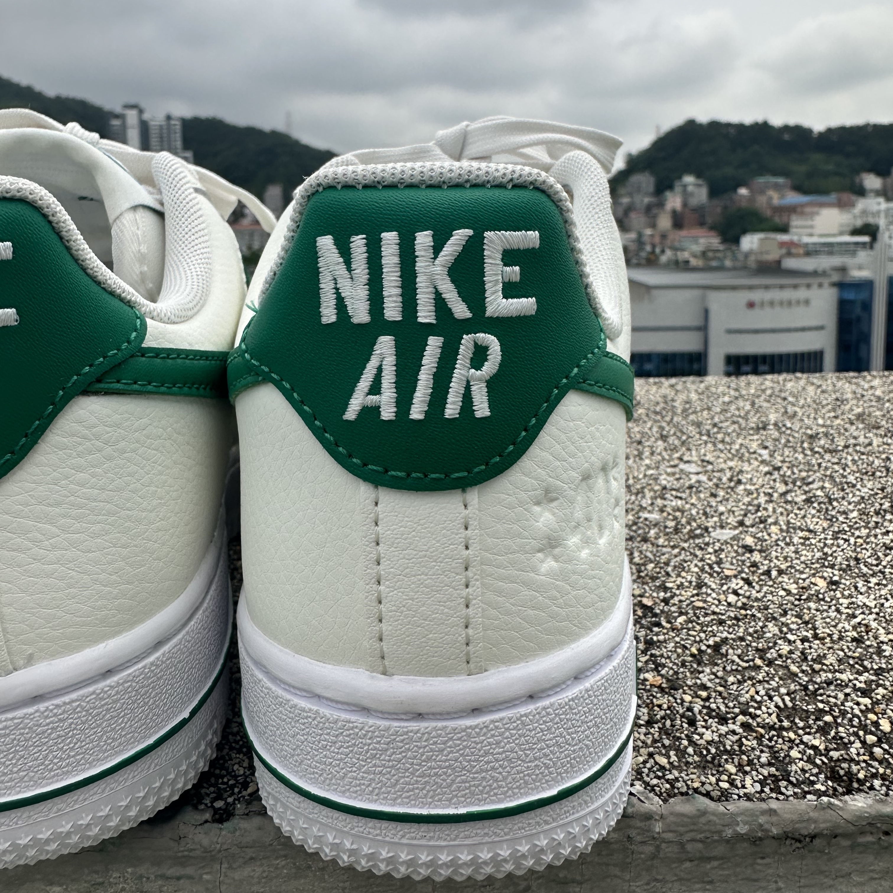 (W) Nike Air Force 1 '07 SE 40th Anniversary Join Forces Sail Malachite 착용 스타일 - 2