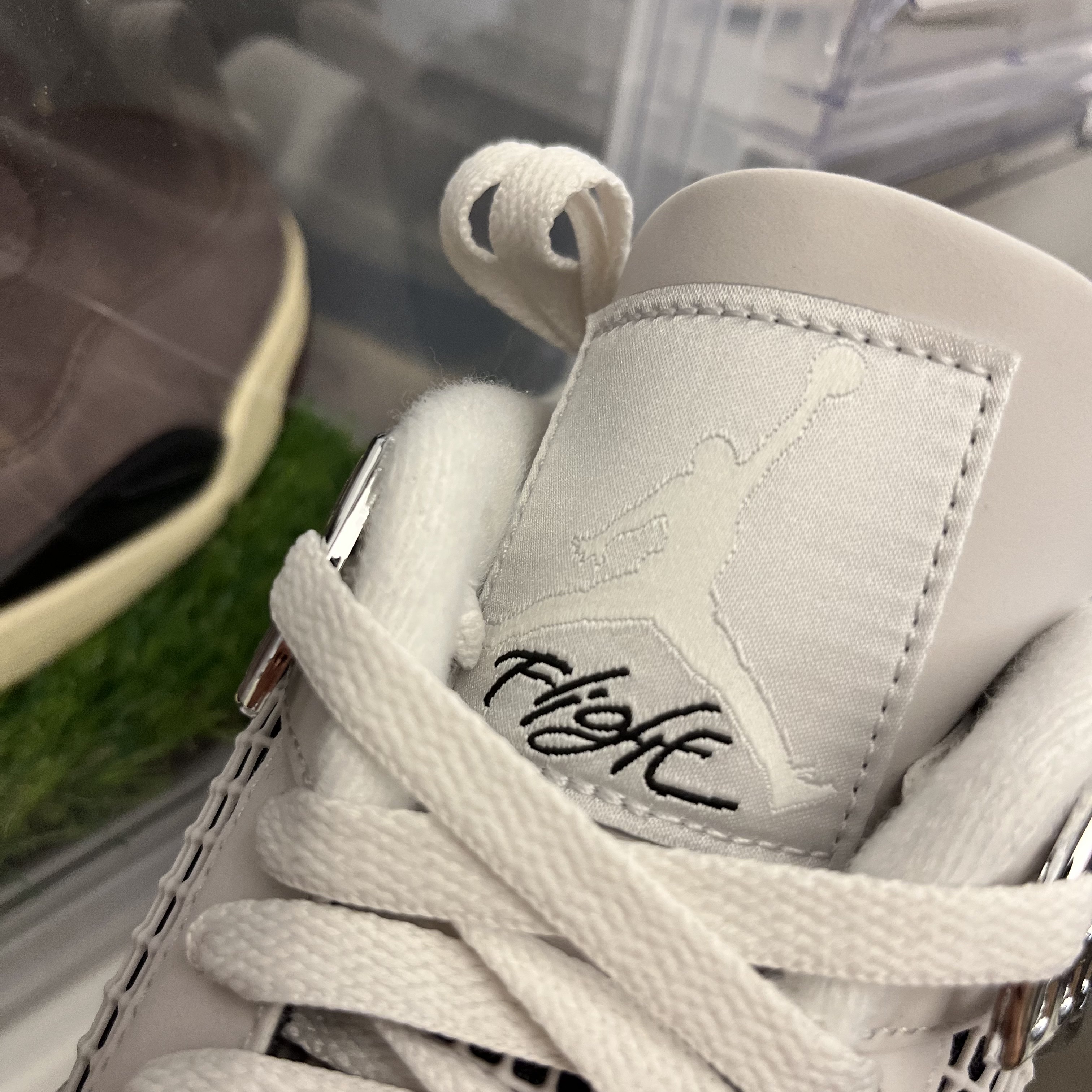 (W) Jordan 4 Retro Frozen Moments 착용 스타일 - 3