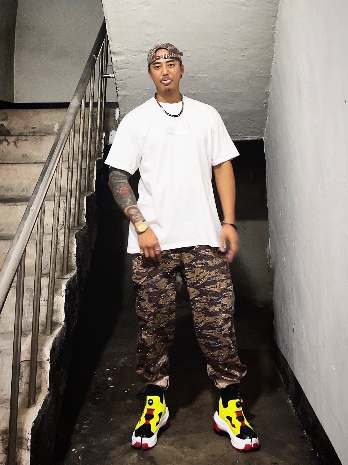 Supreme x Undercover Studded 6-Panel Brown Camo - 23SS, Supreme x Undercover Studded Cargo Pant Brown - 23SS 착용 스타일 - 4