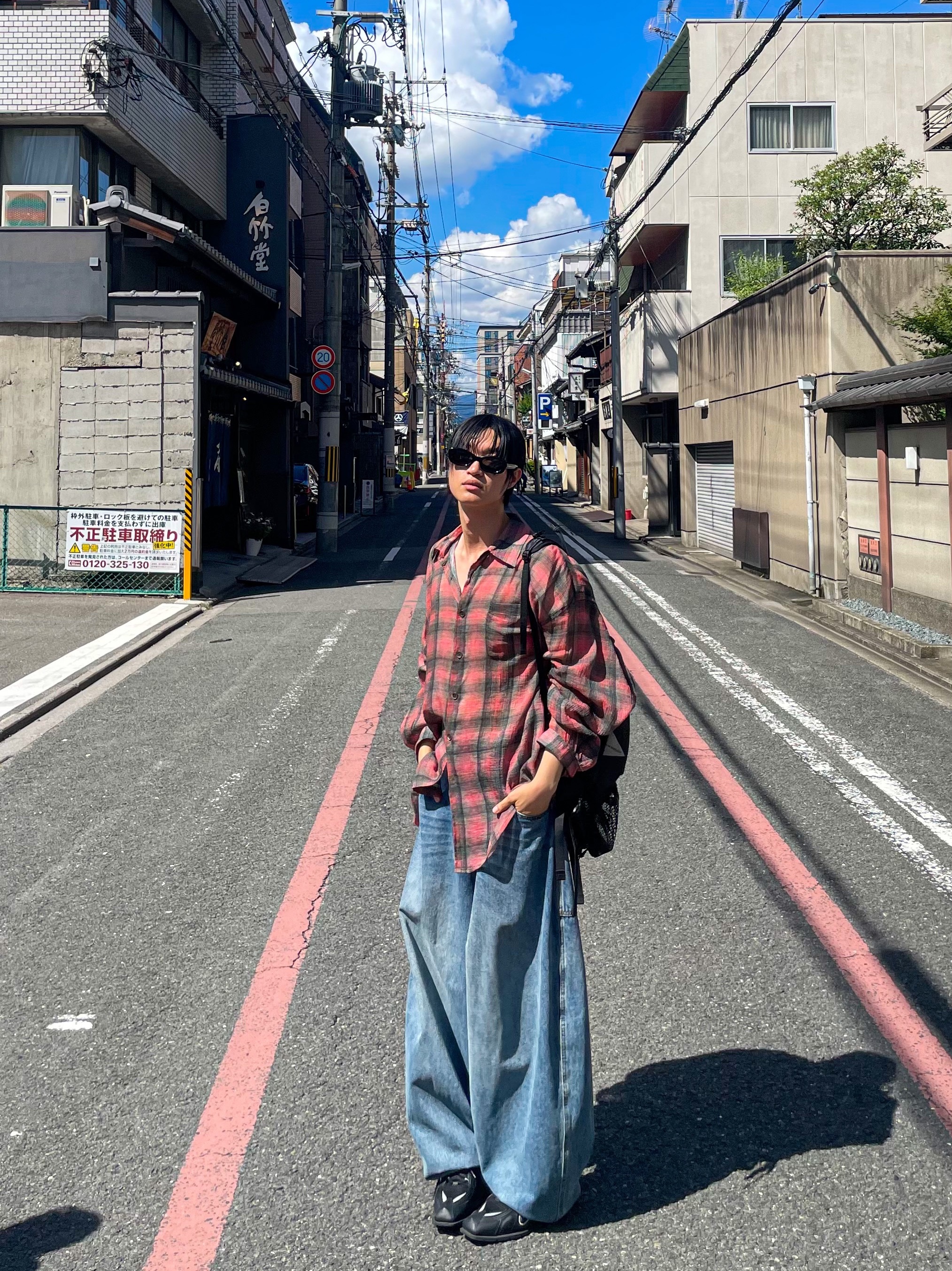 Our Legacy Borrowed Shirt Big Lumbercheck Print, Telfar Baggy Jean Blue 착용 스타일 - 2