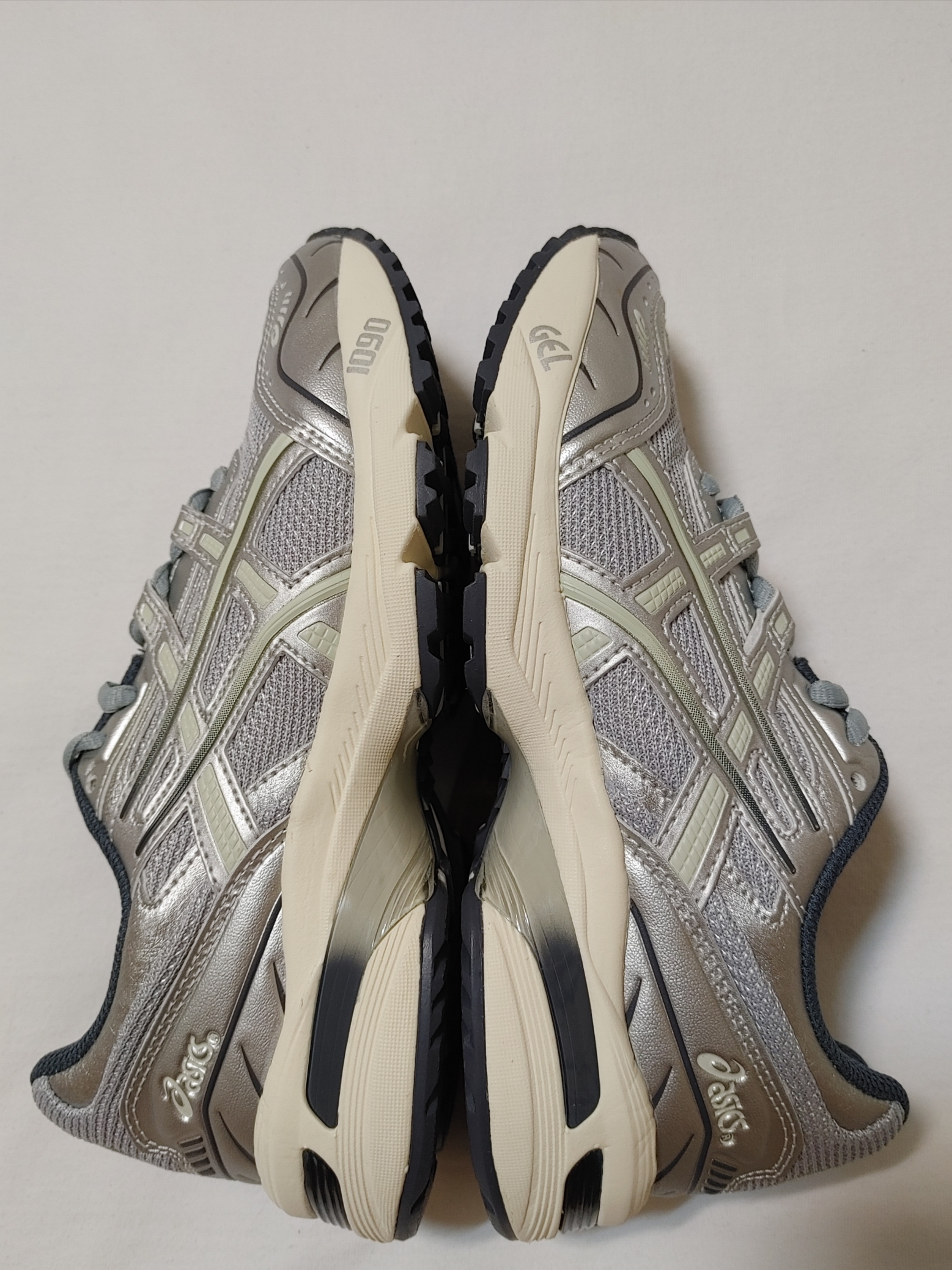 Asics Gel-1090 Piedmont Grey 착용 스타일