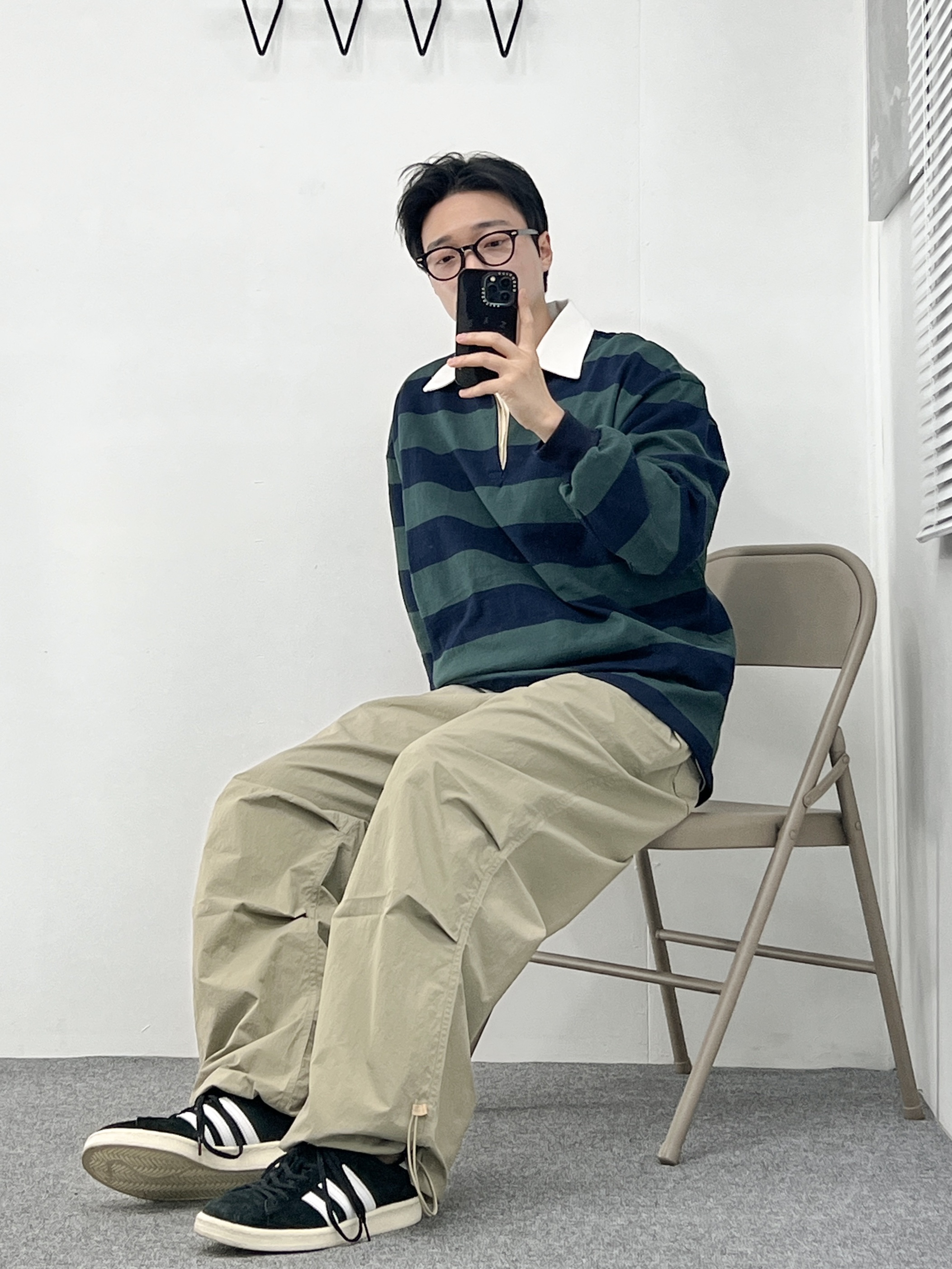 Adidas Campus 80s Black White 착용 스타일 - 2